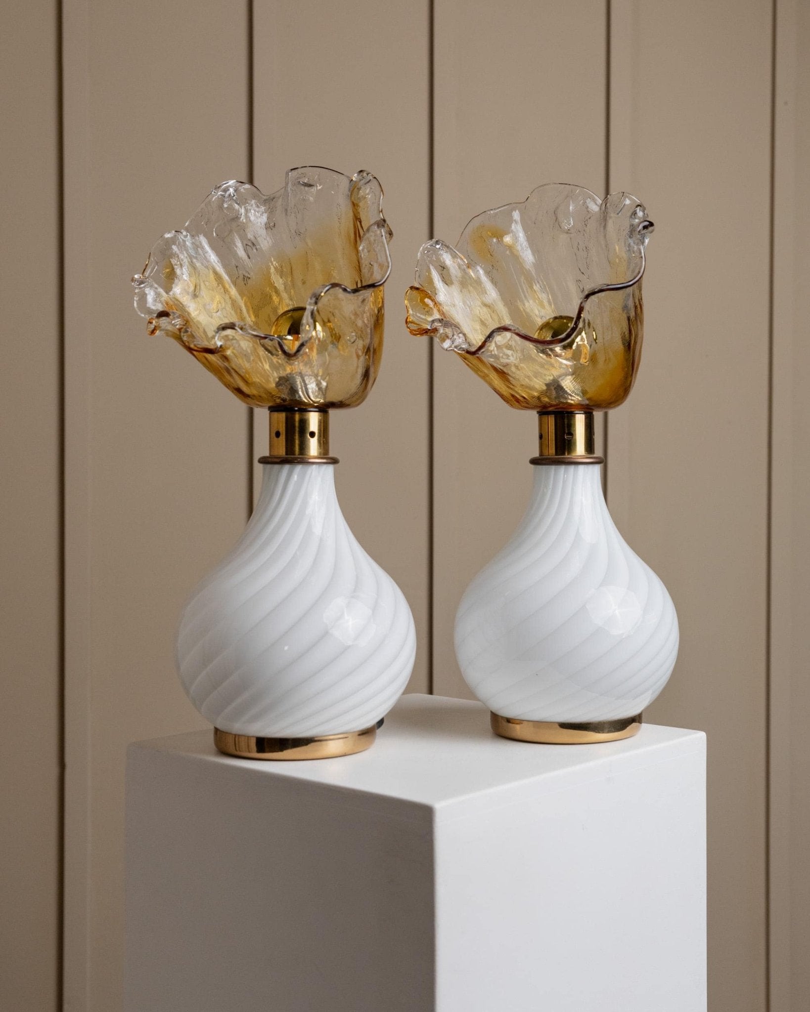 Pair of Vintage Murano Glass Table Lamps - Flower Form Shade display picture 1