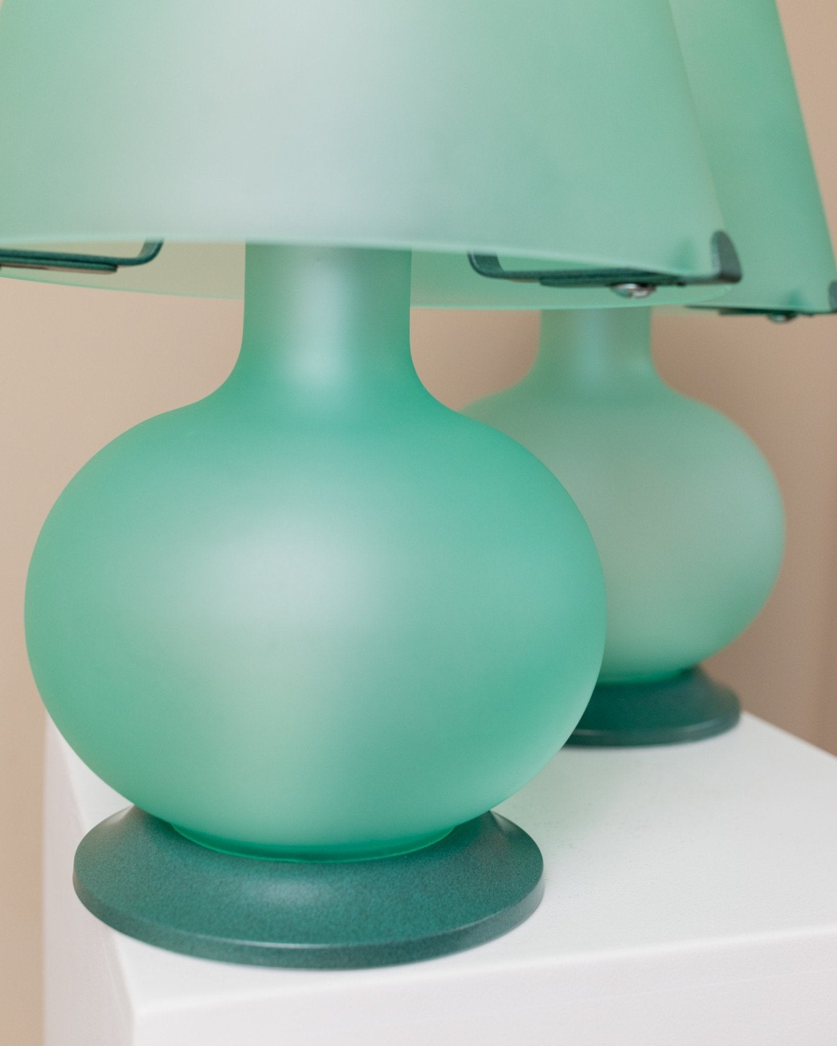 1 of 2 Mushroom table lamps in mint and green Murano glass - Italy Mid Century 1980s - Bottega Jacobs