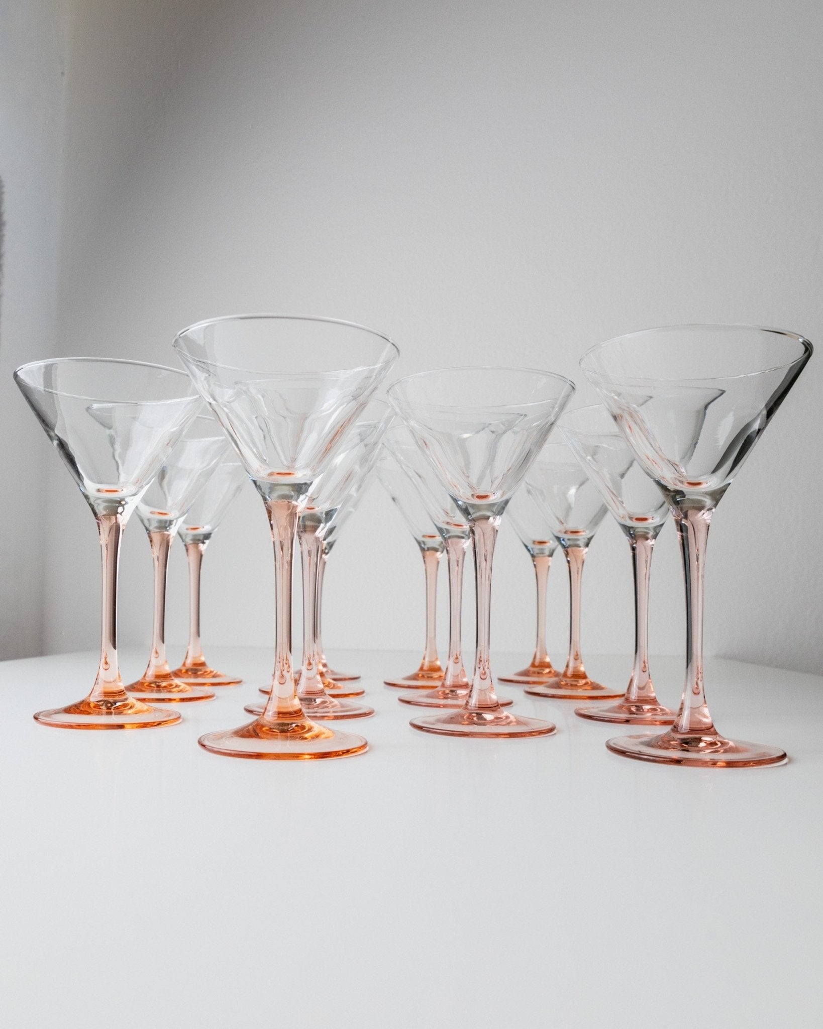 14 Vintage Martini Glasses - Pink Luminarc Champagne Bowls - France 1980s - Cocktail Glass Set, Memphis Style, Colourful Glassware, Gift Idea - Bottega Jacobs
