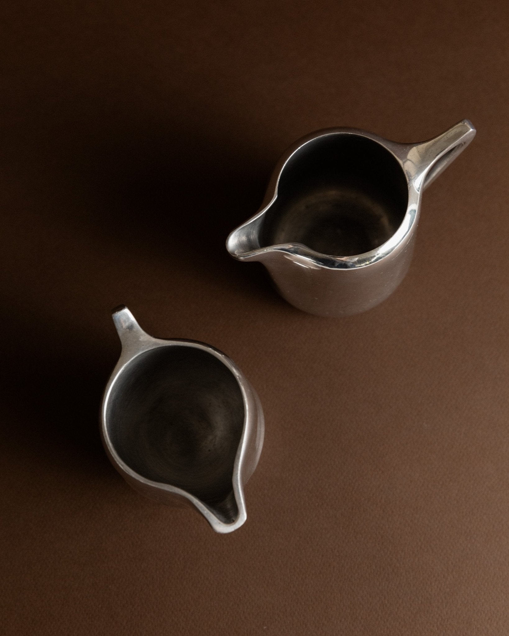 2 Vintage Art Nouveau Jugs by Newmaid Picquot Ware - England 1950s - aluminium sauce boats, timeless design, gift idea, table decoration - Bottega Jacobs