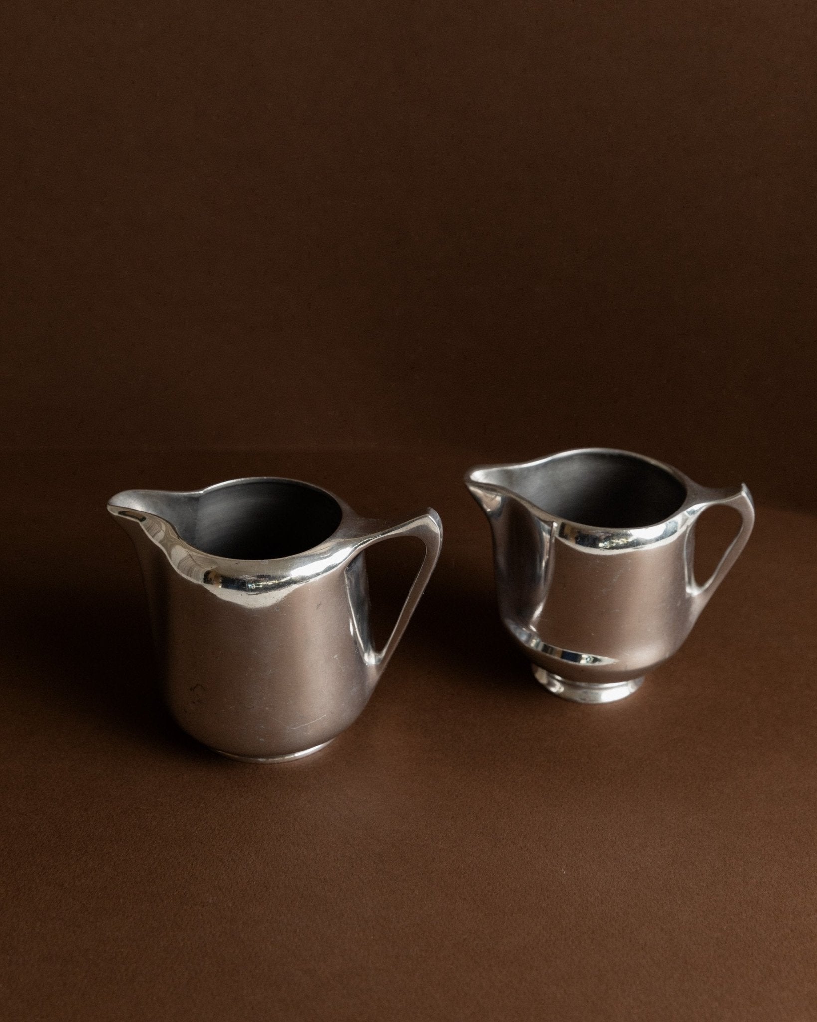 2 Vintage Art Nouveau Jugs by Newmaid Picquot Ware - England 1950s - aluminium sauce boats, timeless design, gift idea, table decoration - Bottega Jacobs