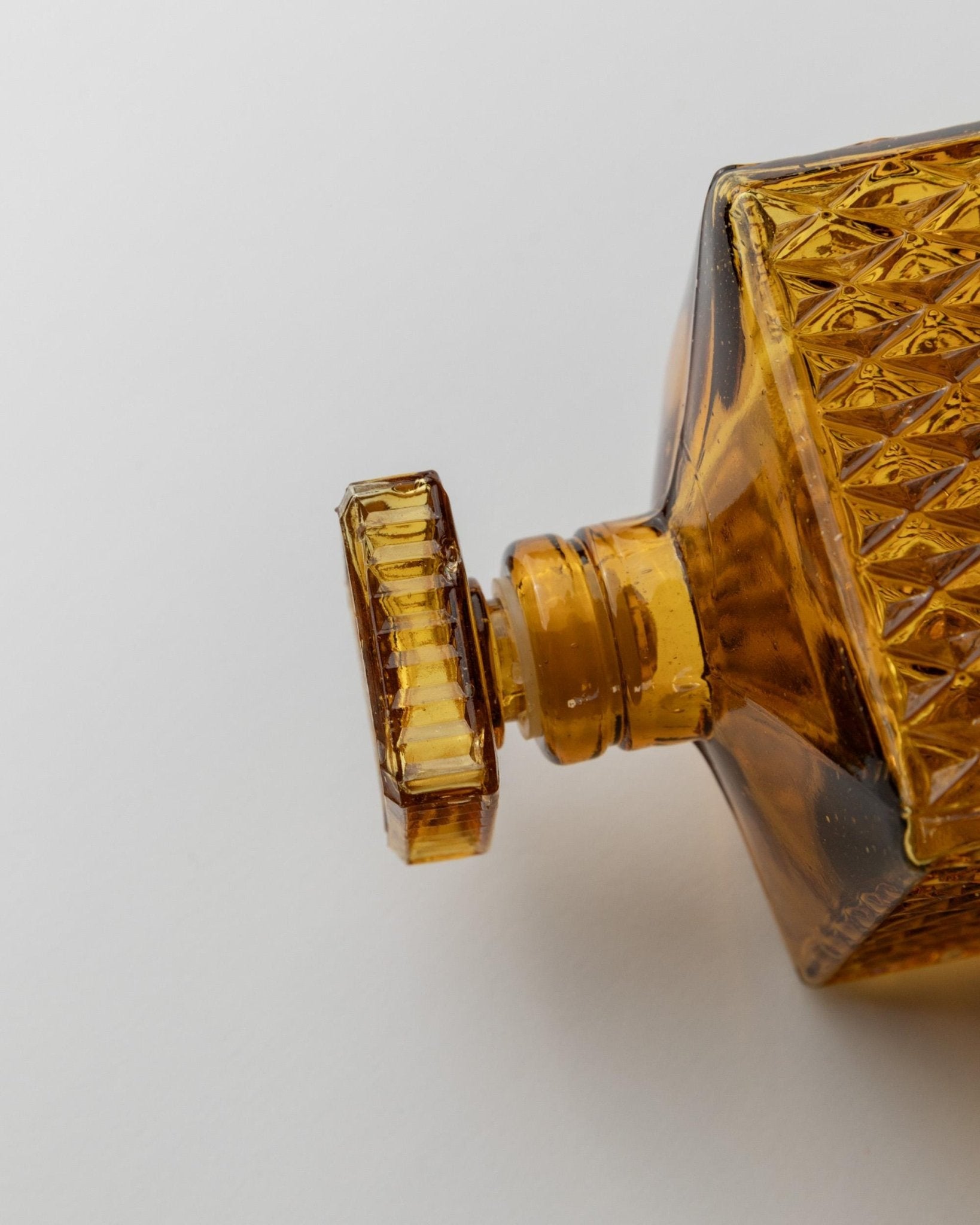 2 Vintage Diamond Point Amber Glass Decanter - Square Liquor Bottles with Stopper - Mid Century Design 70s - Elegant Gift Idea, table Decor_Bottega Jacobs