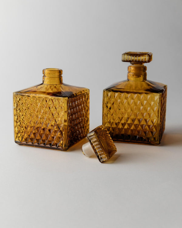 2 Vintage Diamond Point Amber Glass Decanter - Square Liquor Bottles with Stopper - Mid Century Design 70s - Elegant Gift Idea, table Decor_Bottega Jacobs