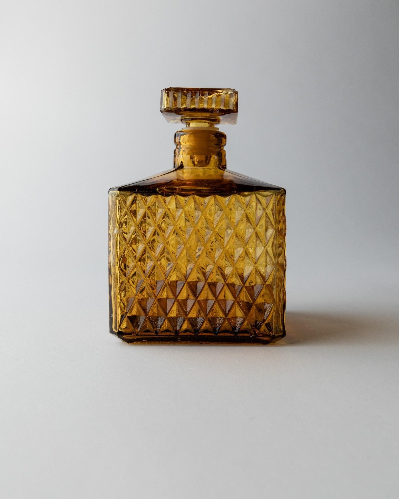 2 Vintage Diamond Point Amber Glass Decanter - Square Liquor Bottles with Stopper - Mid Century Design 70s - Elegant Gift Idea, table Decor_Bottega Jacobs