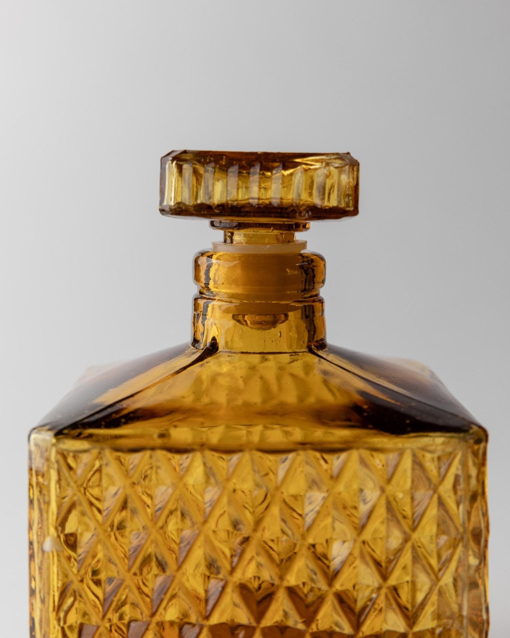 2 Vintage Diamond Point Amber Glass Decanter - Square Liquor Bottles with Stopper - Mid Century Design 70s - Elegant Gift Idea, table Decor_Bottega Jacobs