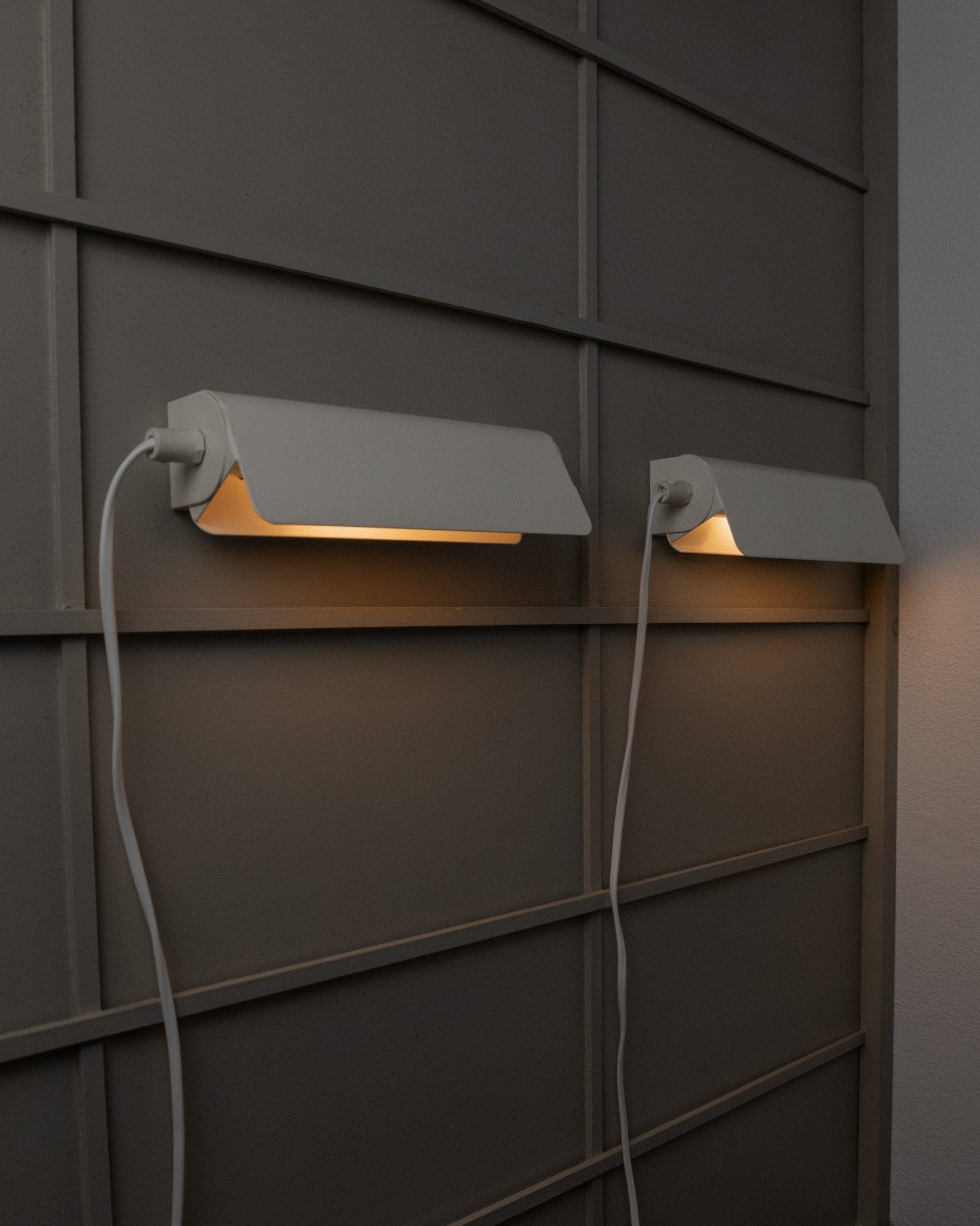 2 Vintage Fister wall lamps by Design Light - white metal minimalist - Denmark 1980s - Stylish reading lights swivelling, gift - Bottega Jacobs