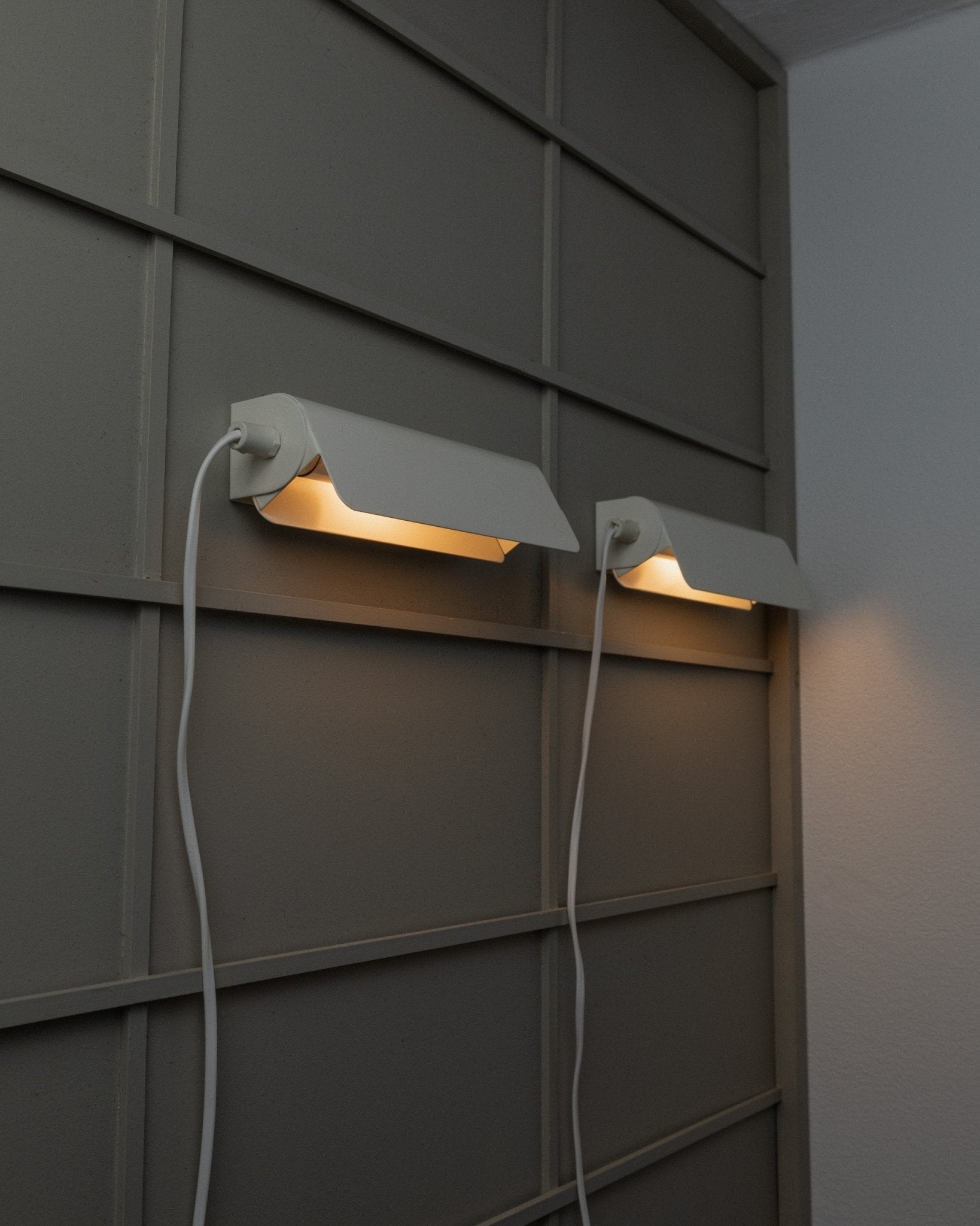 2 Vintage Fister wall lamps by Design Light - white metal minimalist - Denmark 1980s - Stylish reading lights swivelling, gift - Bottega Jacobs