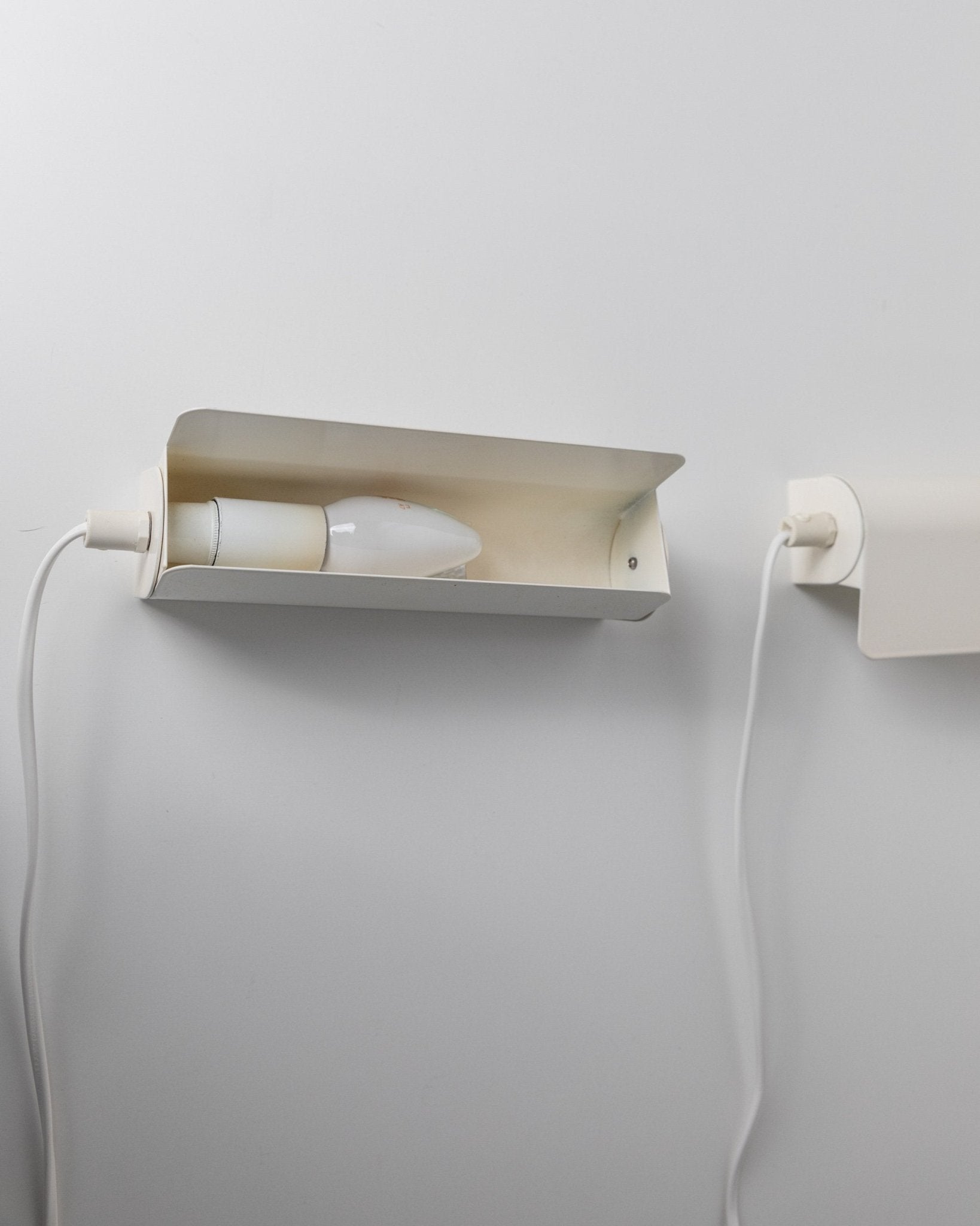 2 Vintage Fister wall lamps by Design Light - white metal minimalist - Denmark 1980s - Stylish reading lights swivelling, gift - Bottega Jacobs