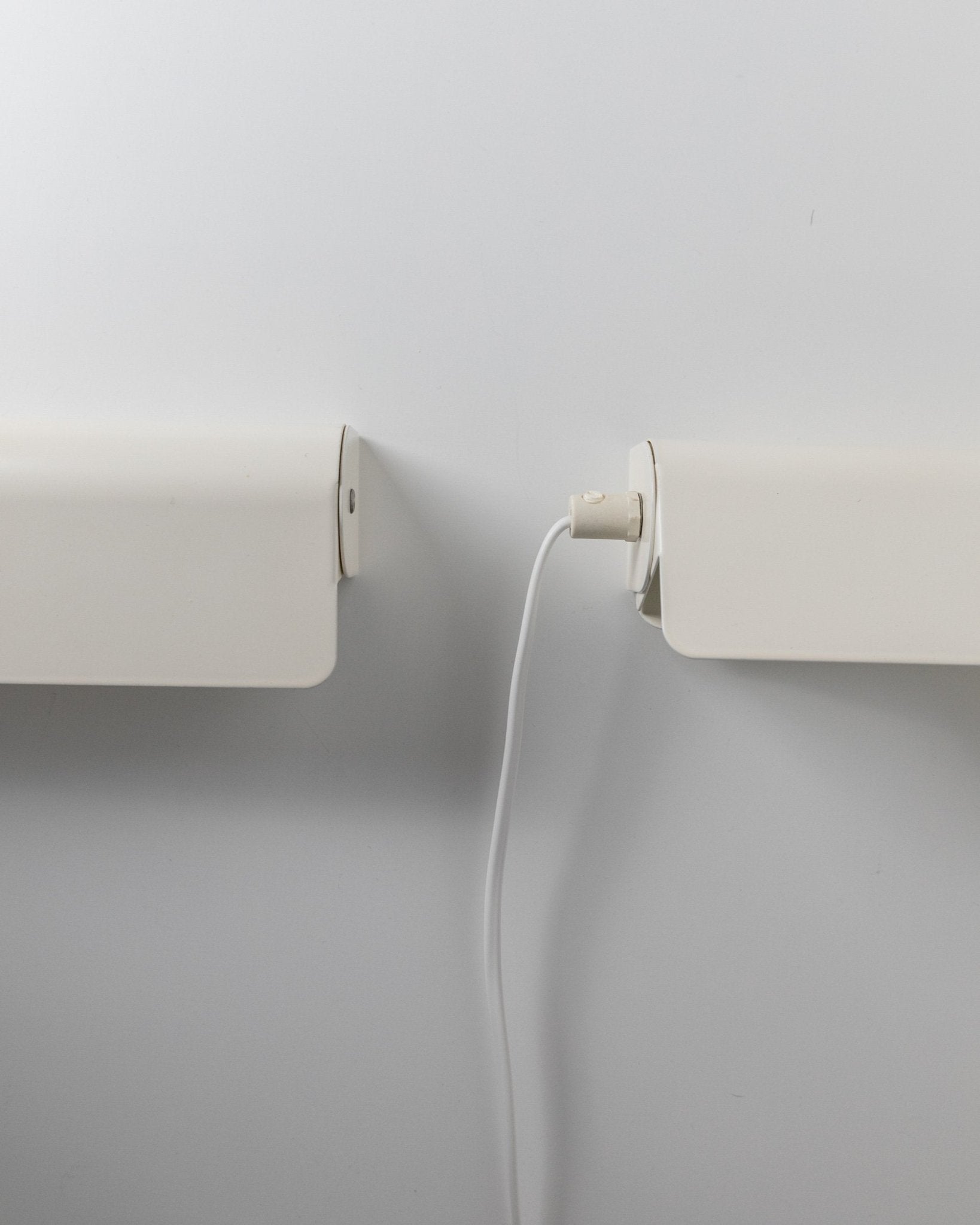 2 Vintage Fister wall lamps by Design Light - white metal minimalist - Denmark 1980s - Stylish reading lights swivelling, gift - Bottega Jacobs