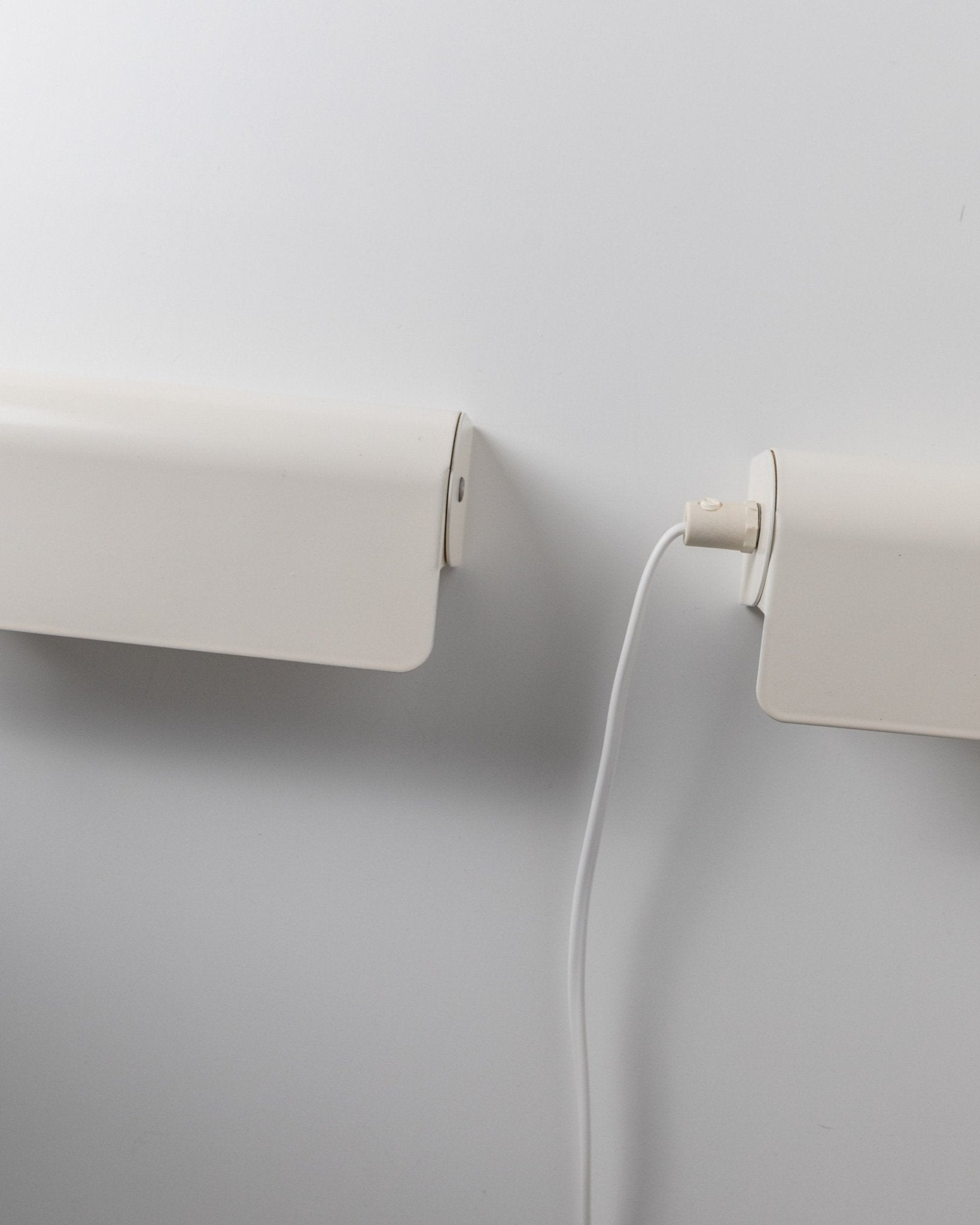 2 Vintage Fister wall lamps by Design Light - white metal minimalist - Denmark 1980s - Stylish reading lights swivelling, gift - Bottega Jacobs