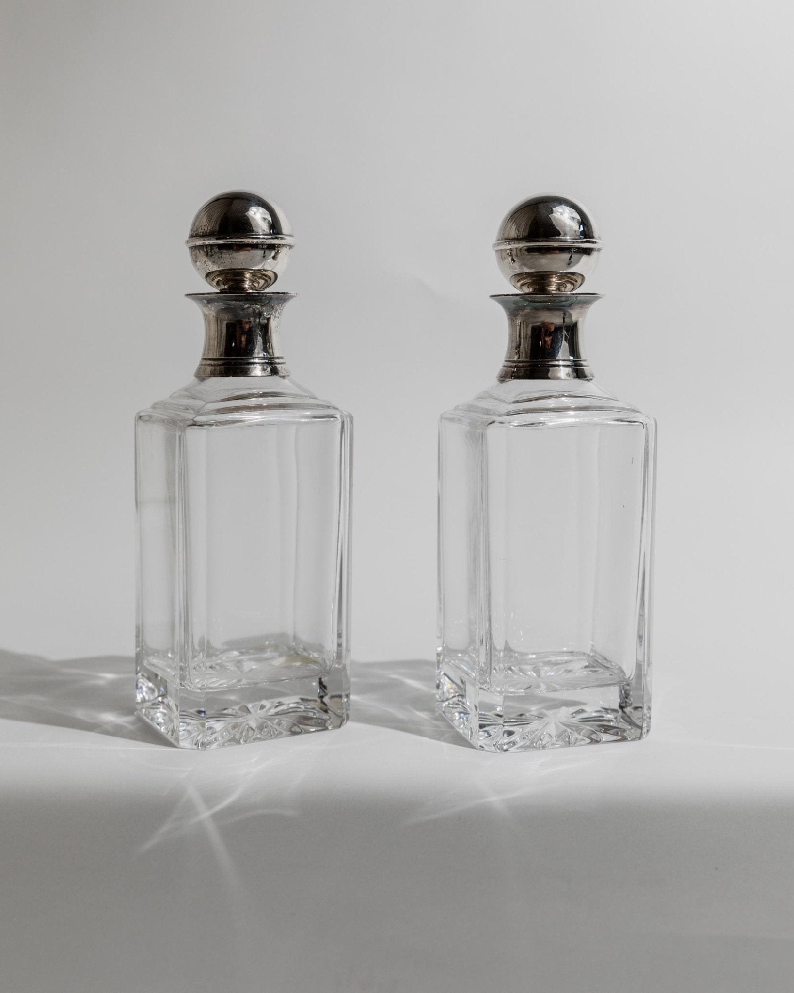 2 Vintage Glass Decanters - with silver - plated ball Stoppers - Art Deco Style Italy 1950s - Gift Idea, Bar Accessories for Whiskey, Liquor_Bottega Jacobs