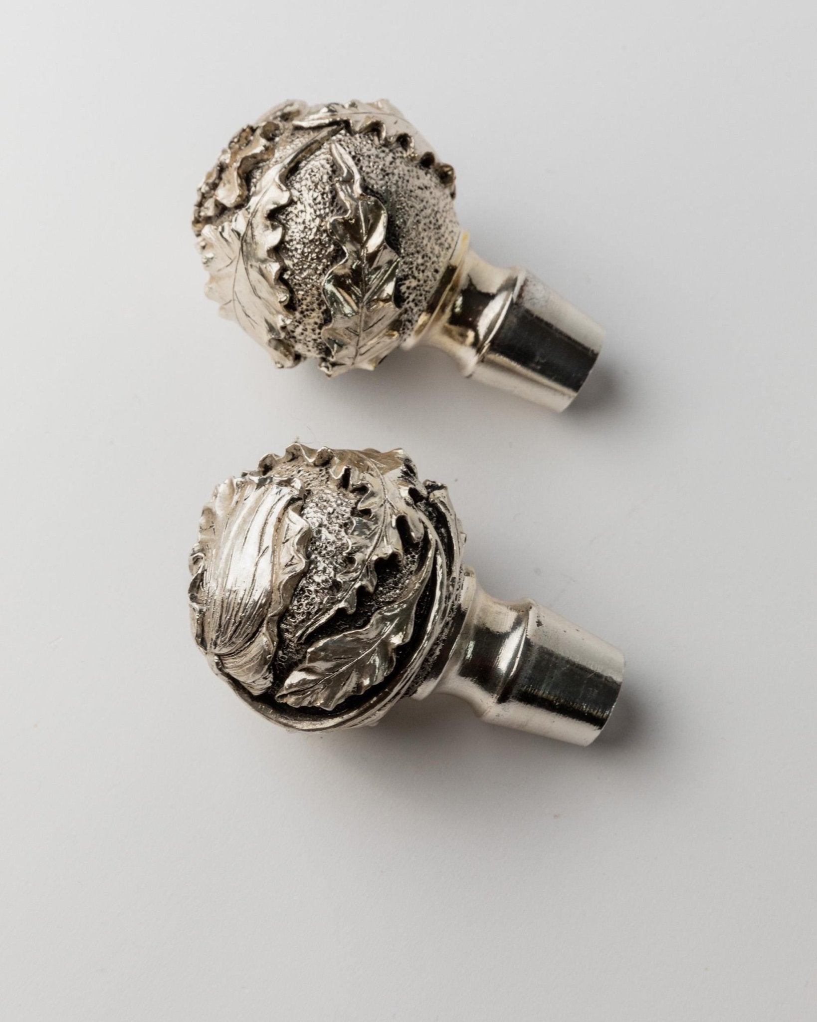 2 Vintage Glass Decanters with silver - plated Stoppers in Oak Motif - Art Deco Style Italy 1950s - Gift, Bar Accessory for Whiskey, Liquor_Bottega Jacobs