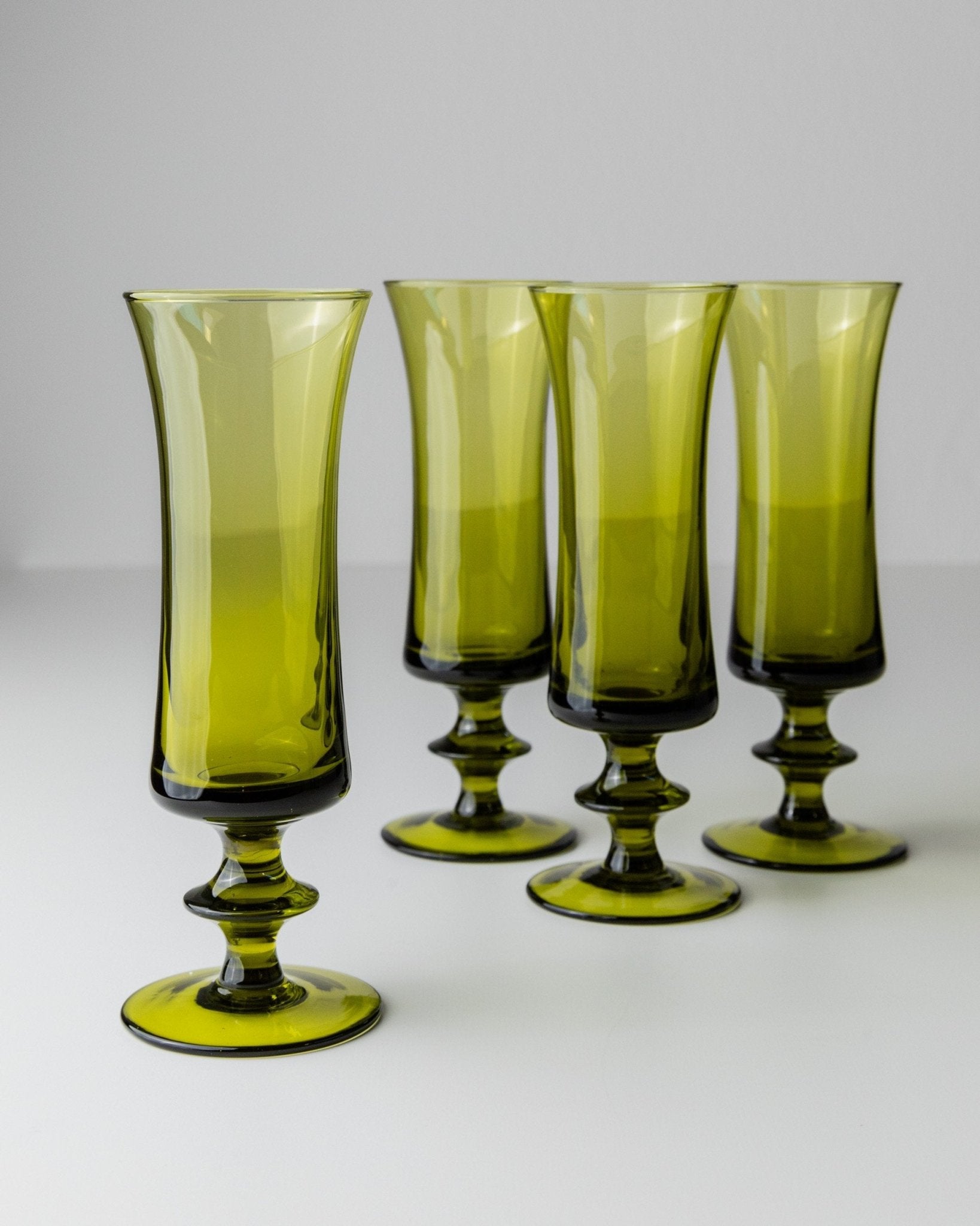 4 vintage Murano glass drinking glasses in green - Mid Century Design Italy 70s - stemware olive - retro cocktail glass, elegant gift idea - Bottega Jacobs