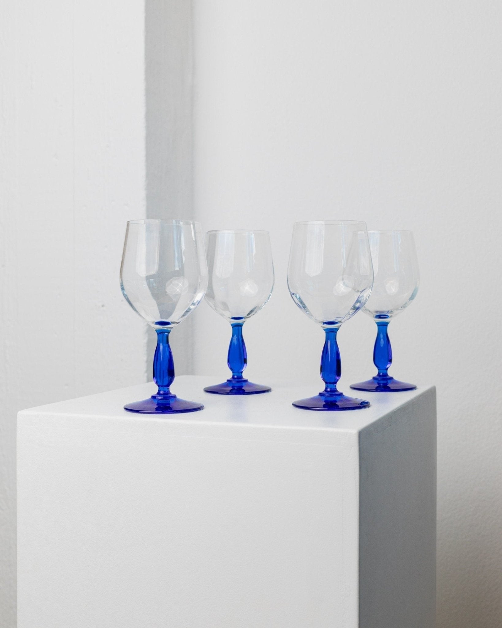 4 vintage wine glasses from Italy 1980s - set of drinking glasses royal blue - elegant design, high quality - MCM - Bottega Jacobs