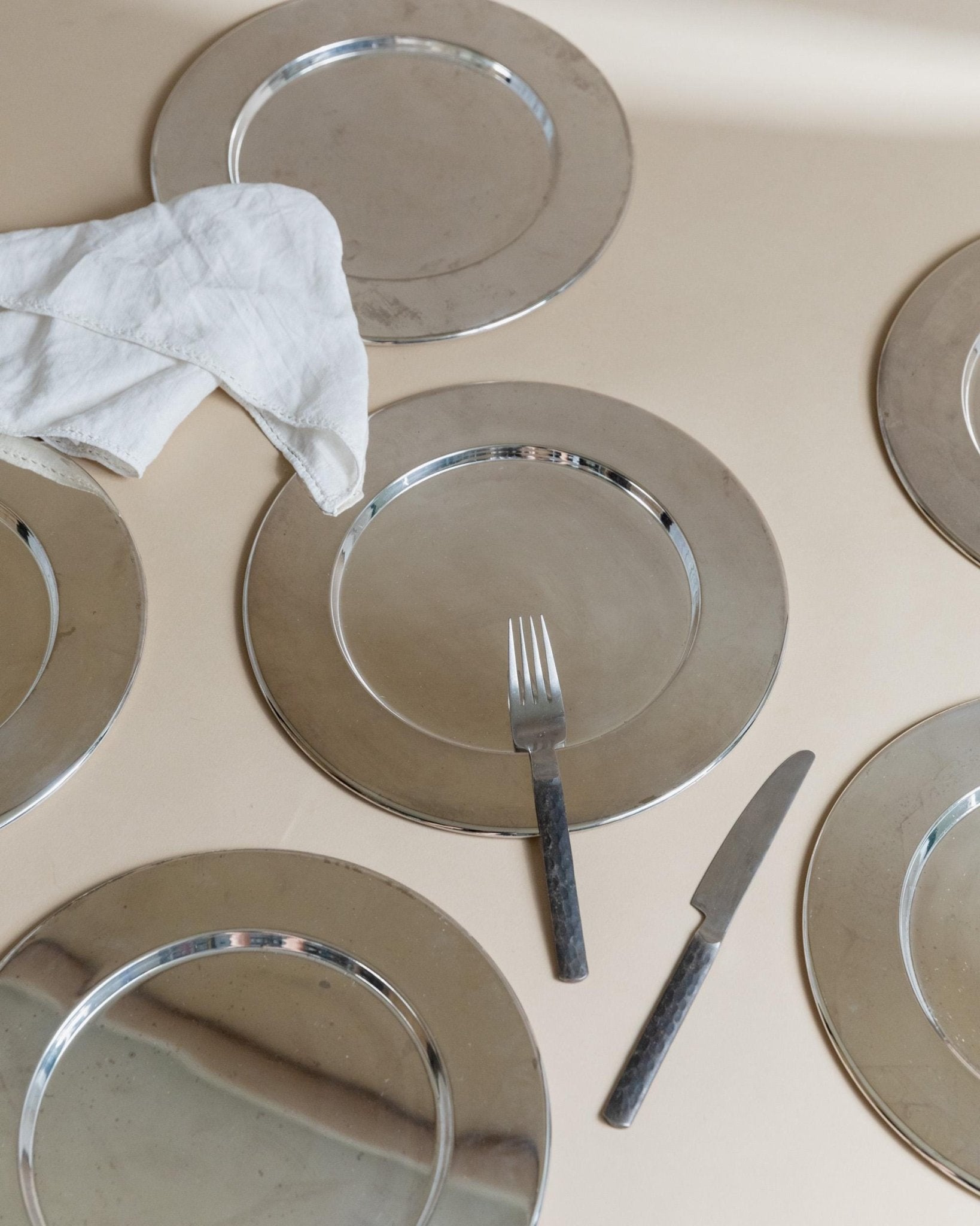 6 large Vintage Underplates or Plates - Silver - Plated - Timeless Design Italy 1970s - Elegant Table Decoration, Unique Gift Idea_Bottega Jacobs
