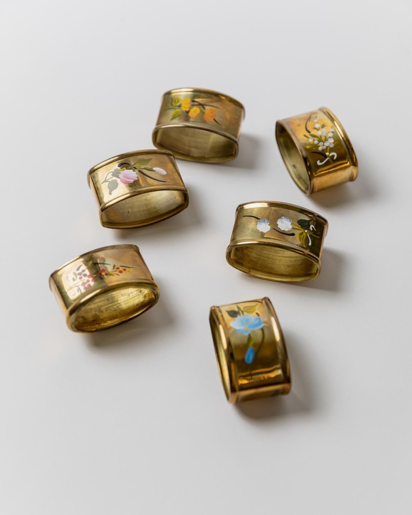 6 Vintage Brass Napkin Rings Handpainted - colorful Flower Motifs - Elegant and Timeless Design Italy 1940s - Noble Table Decor, Gift Idea_Bottega Jacobs