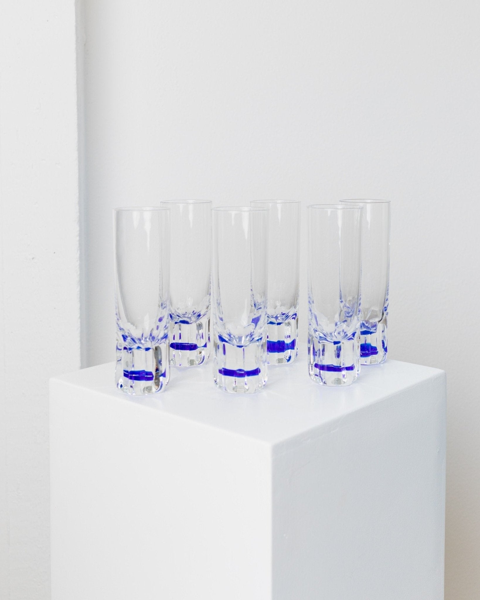 6 vintage drinking glasses from Italy 1980s - Set of water glasses in royal blue transparent - Mid Century Design - Bottega Jacobs