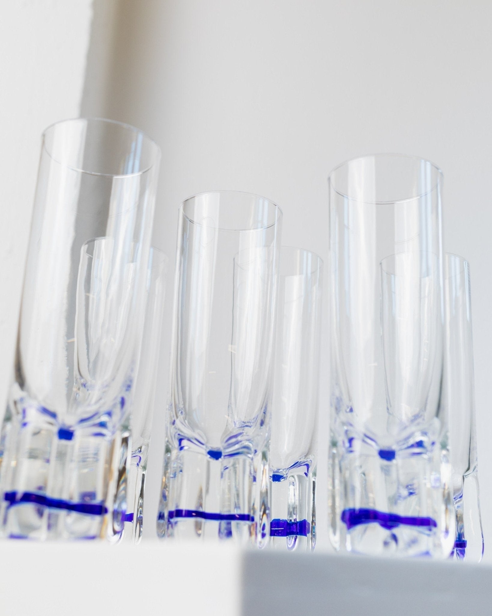6 vintage drinking glasses from Italy 1980s - Set of water glasses in royal blue transparent - Mid Century Design - Bottega Jacobs