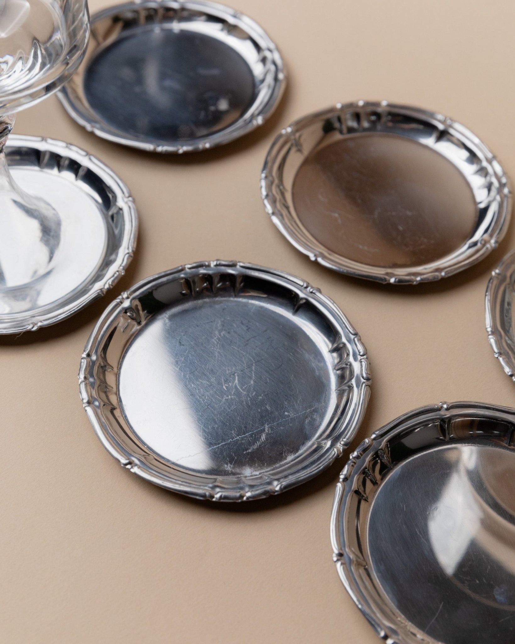 7 vintage stainless steel coasters - Italy 1980s - timeless design, decorated edge - Noble vintage table decoration, elegant gift idea - Bottega Jacobs