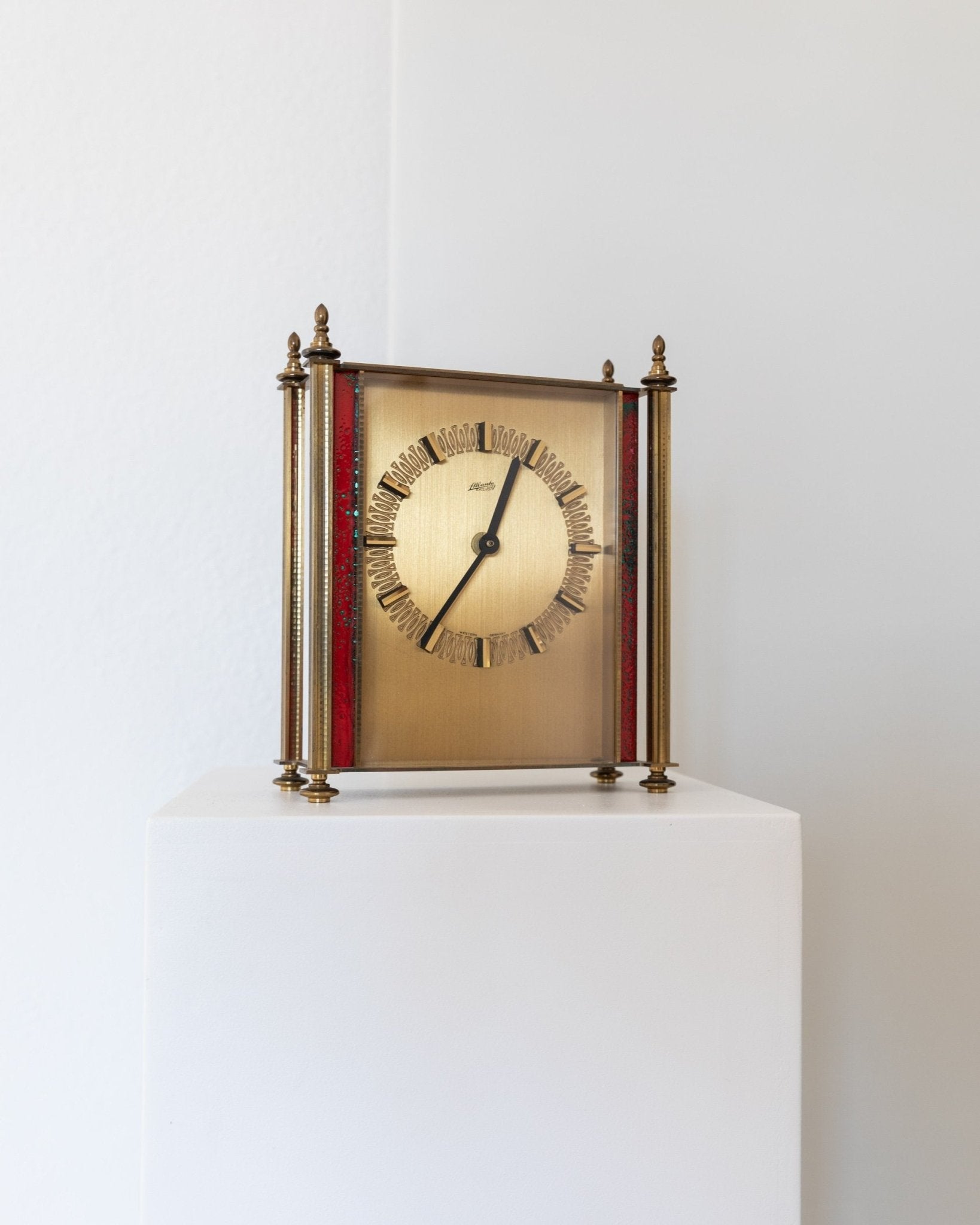 Atlanta desk Clock brass - Vintage standing clock red details - 1970s - Bottega Jacobs