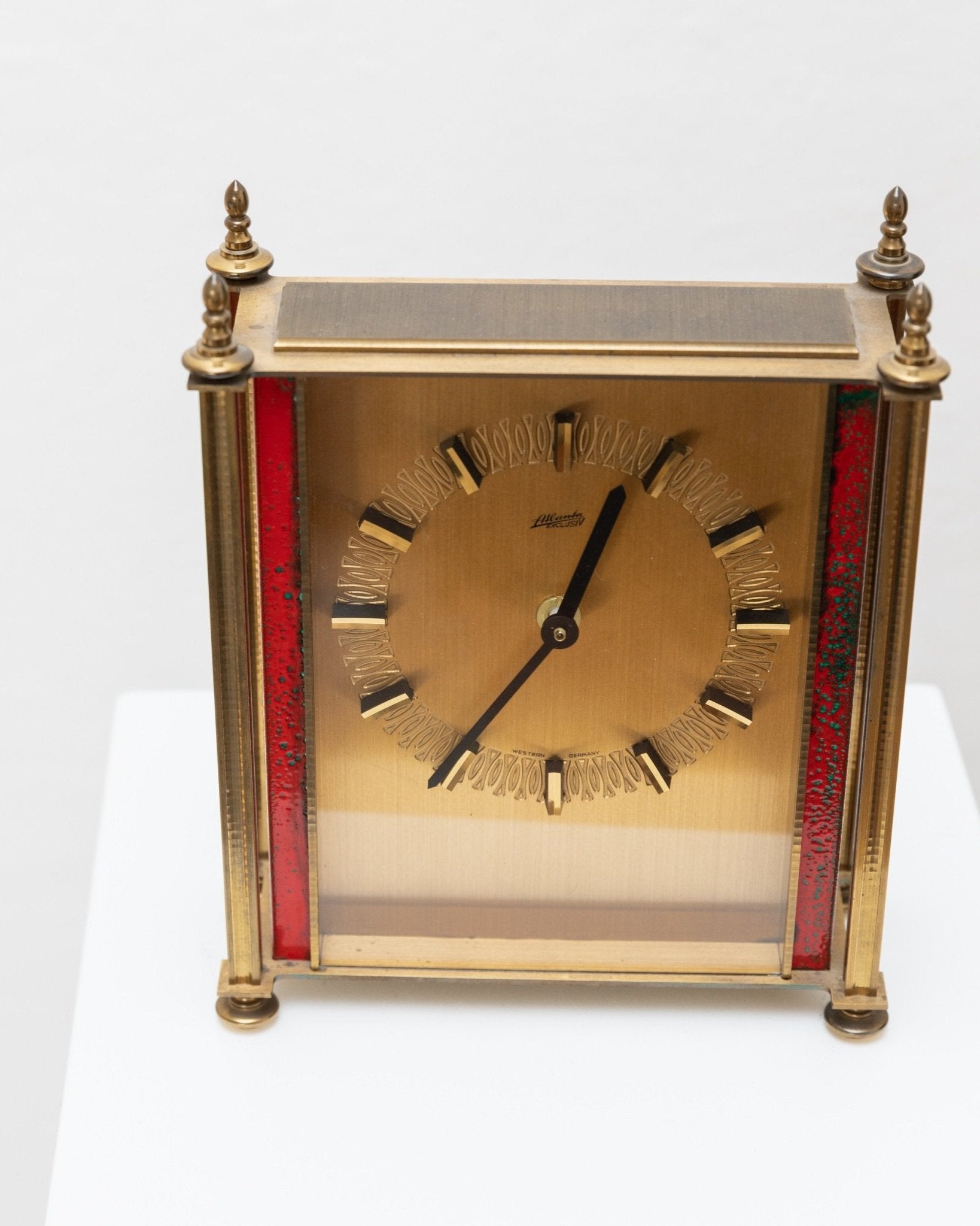 Atlanta desk Clock brass - Vintage standing clock red details - 1970s - Bottega Jacobs