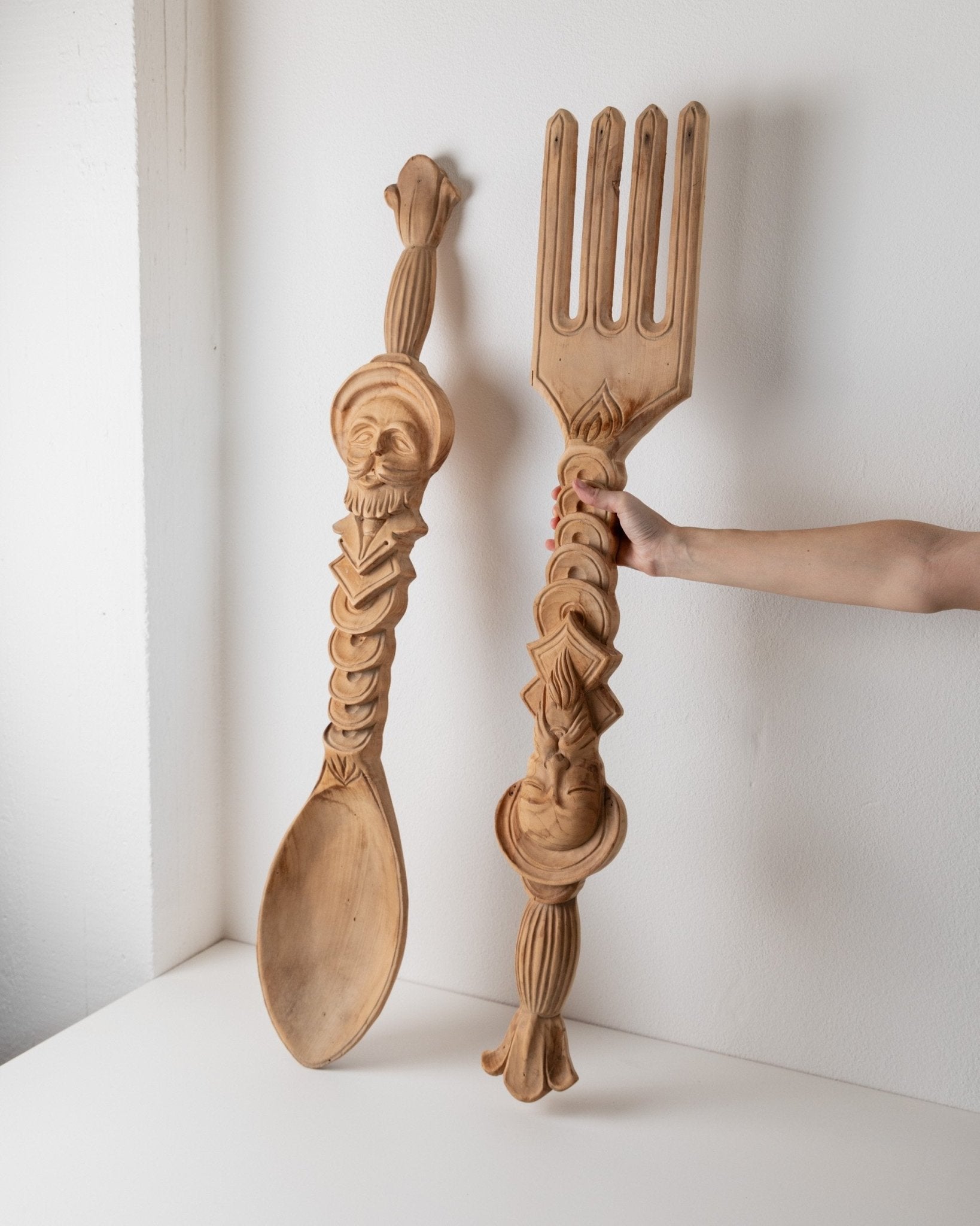 Giant vintage wooden cutlery - XXL wall decoration hand carved spoon and fork - country house decoration Italy 1960s - gift special - Bottega Jacobs