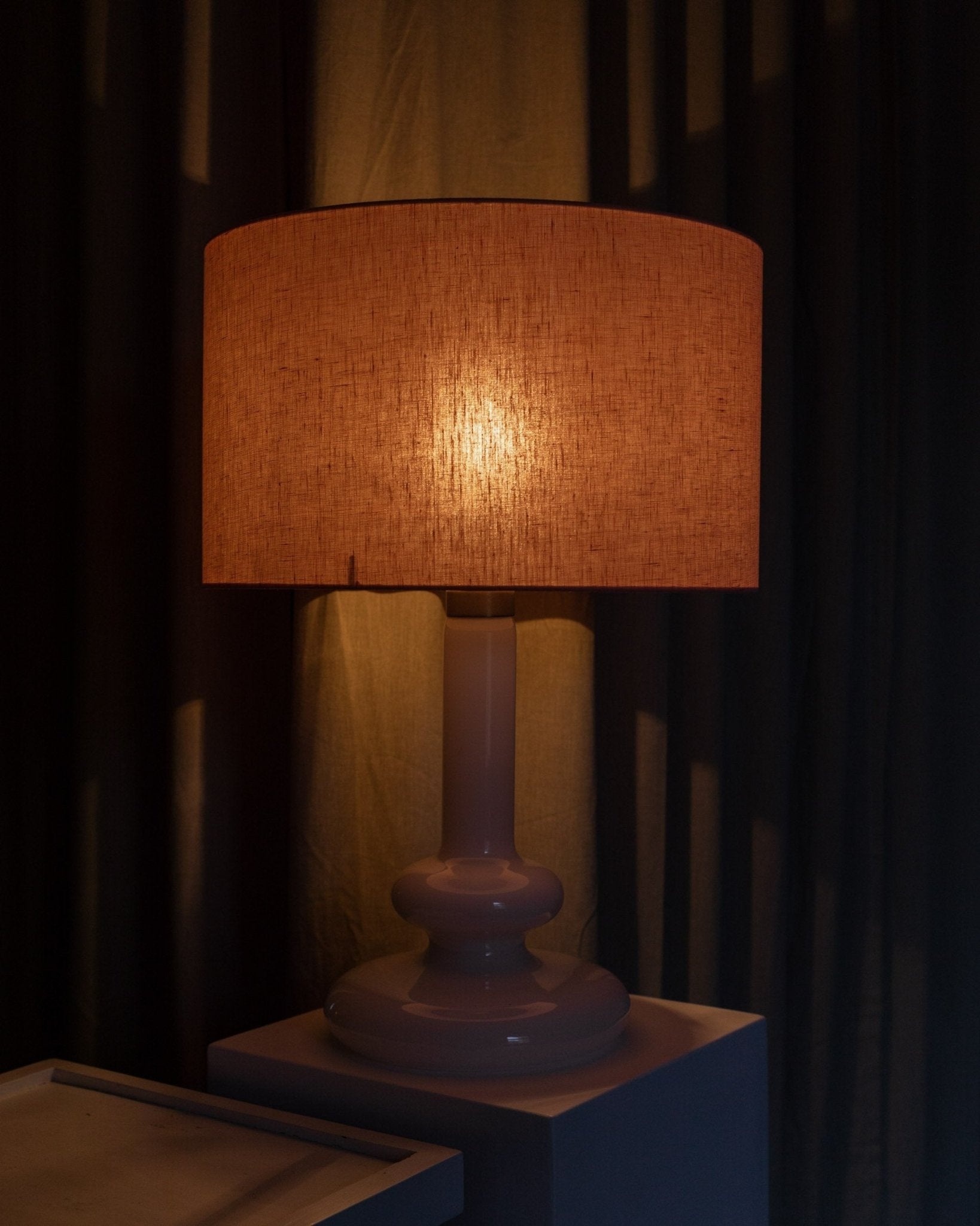 Holmegaard Plaza Table Lamp by Hsin Lung Lin - Glasværk - 1978 - 1984 - Bottega Jacobs