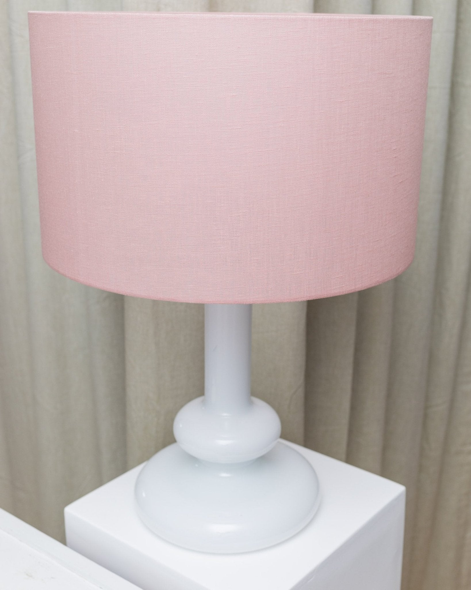 Holmegaard Plaza Table Lamp by Hsin Lung Lin - Glasværk - 1978 - 1984 - Bottega Jacobs