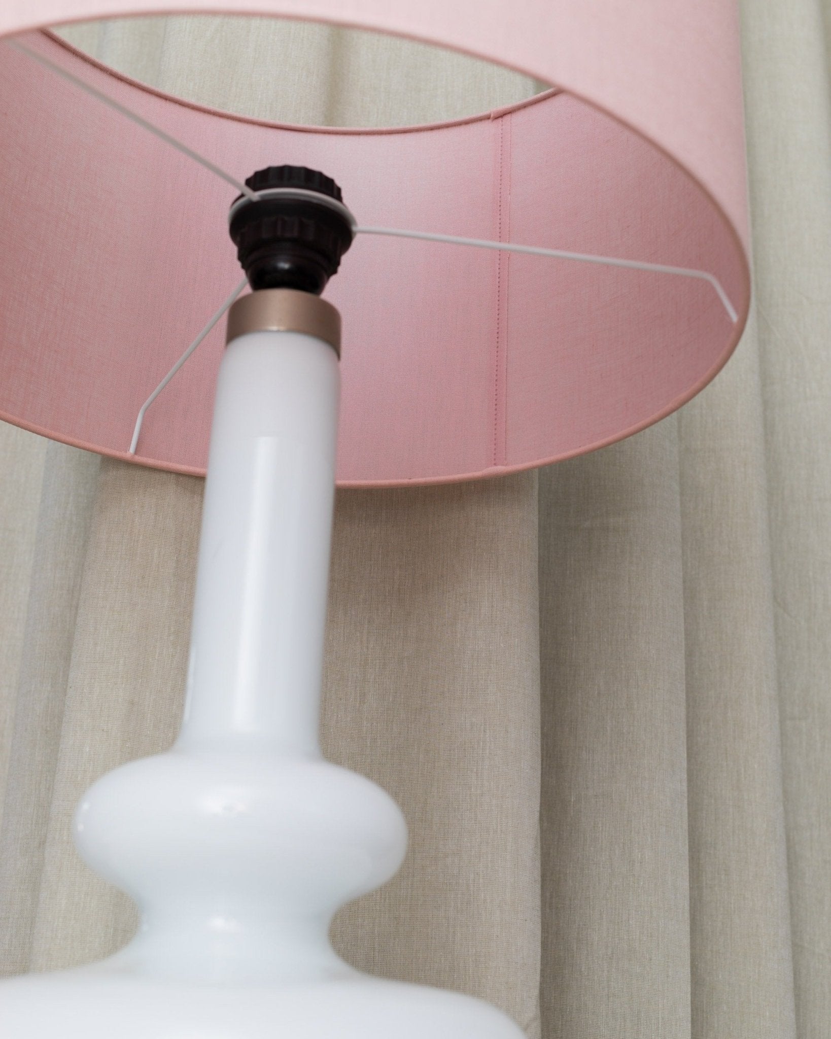 Holmegaard Plaza Table Lamp by Hsin Lung Lin - Glasværk - 1978 - 1984 - Bottega Jacobs