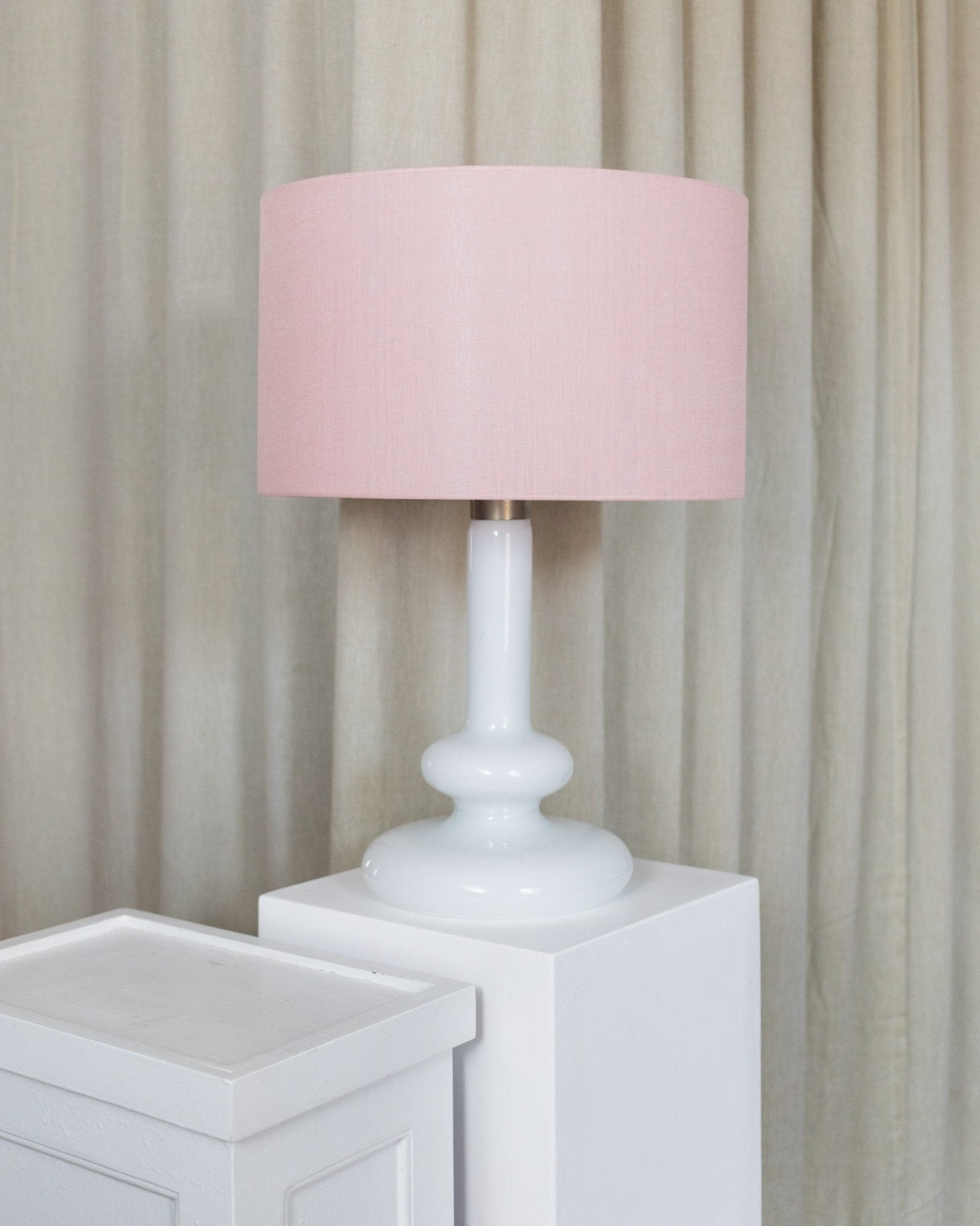 Holmegaard Plaza Table Lamp by Hsin Lung Lin - Glasværk - 1978 - 1984 - Bottega Jacobs