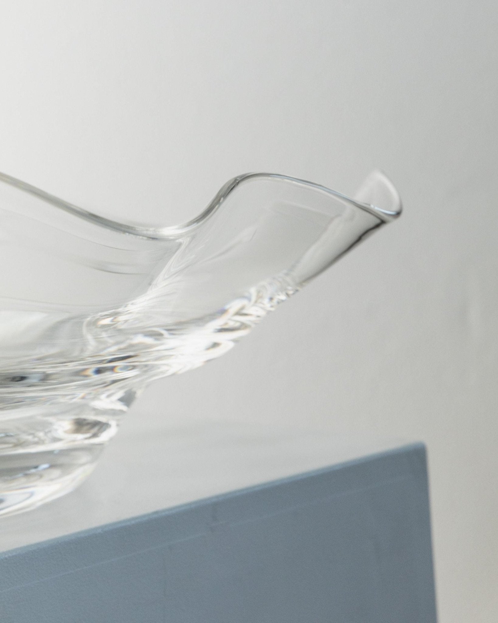 Huge 16,5” Vintage Glass Bowl by Laica Cristalleria - Wavy Shape, Clear Glass, Centerpiece or Fruit Bowl - Italy 1990s - timeless tabledecor_Bottega Jacobs