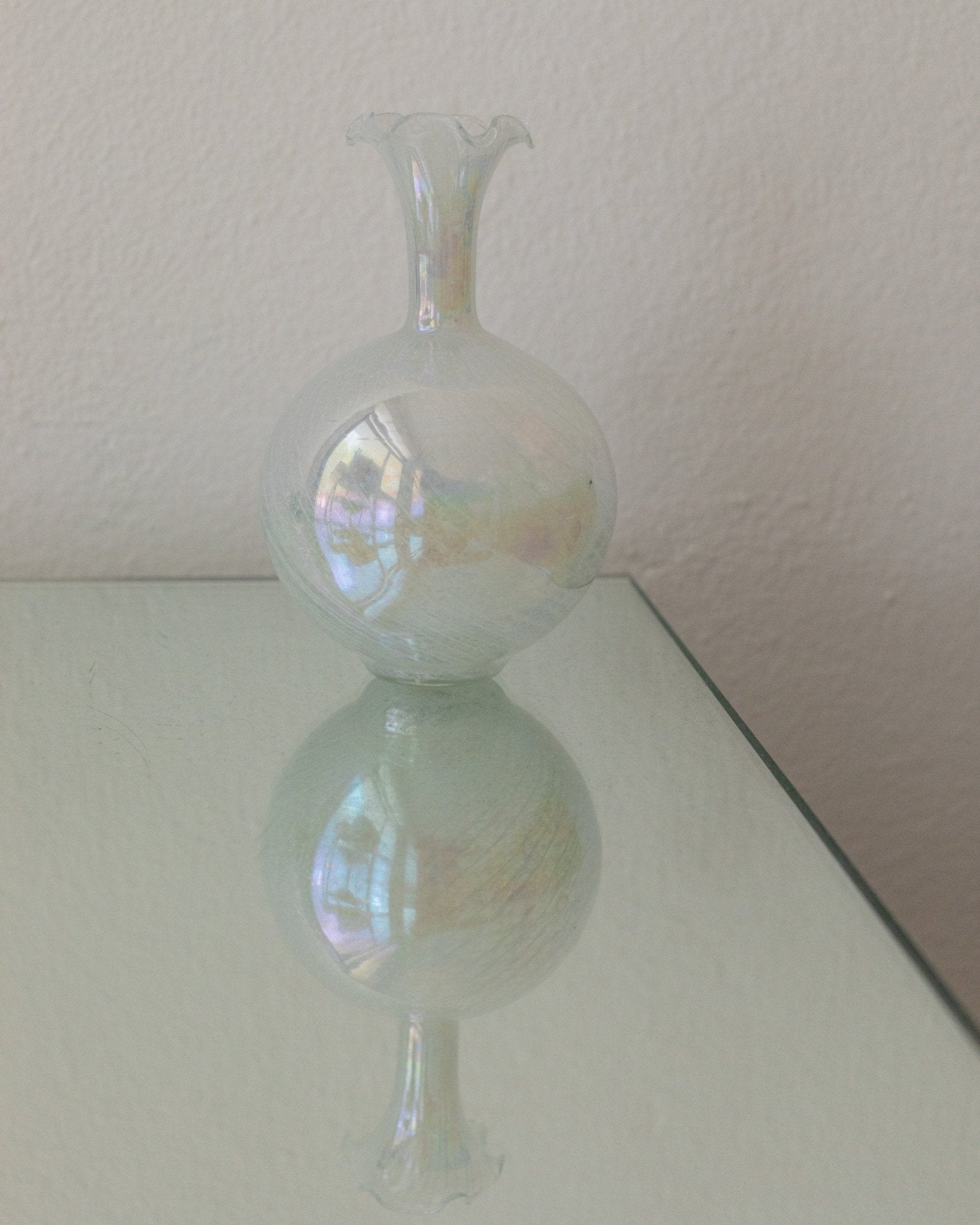 Iridescent Murano glass vase 1940s - Vintage Fenton ruffled vase with swirl - Italian glass art - Bottega Jacobs