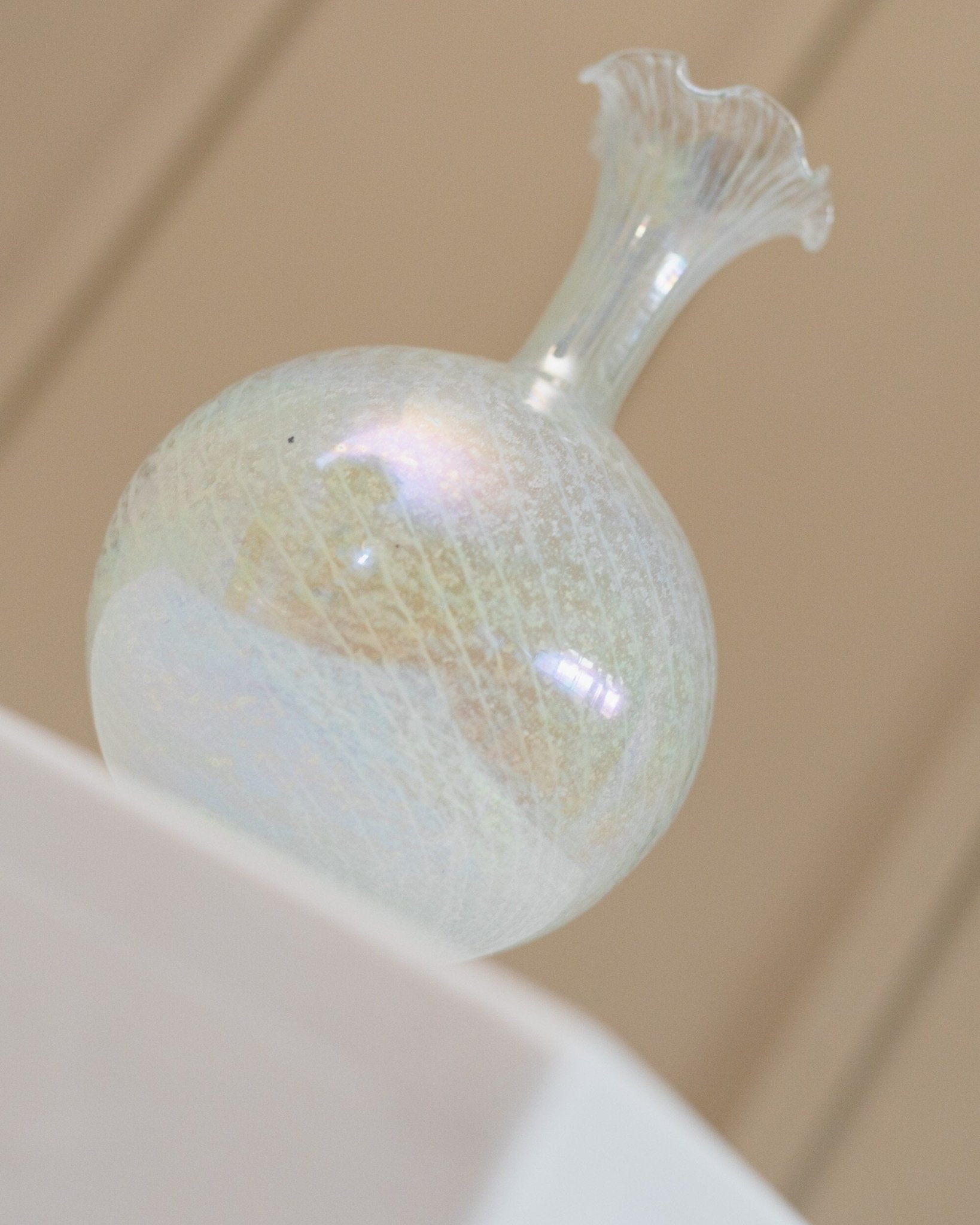Iridescent Murano glass vase 1940s - Vintage Fenton ruffled vase with swirl - Italian glass art - Bottega Jacobs