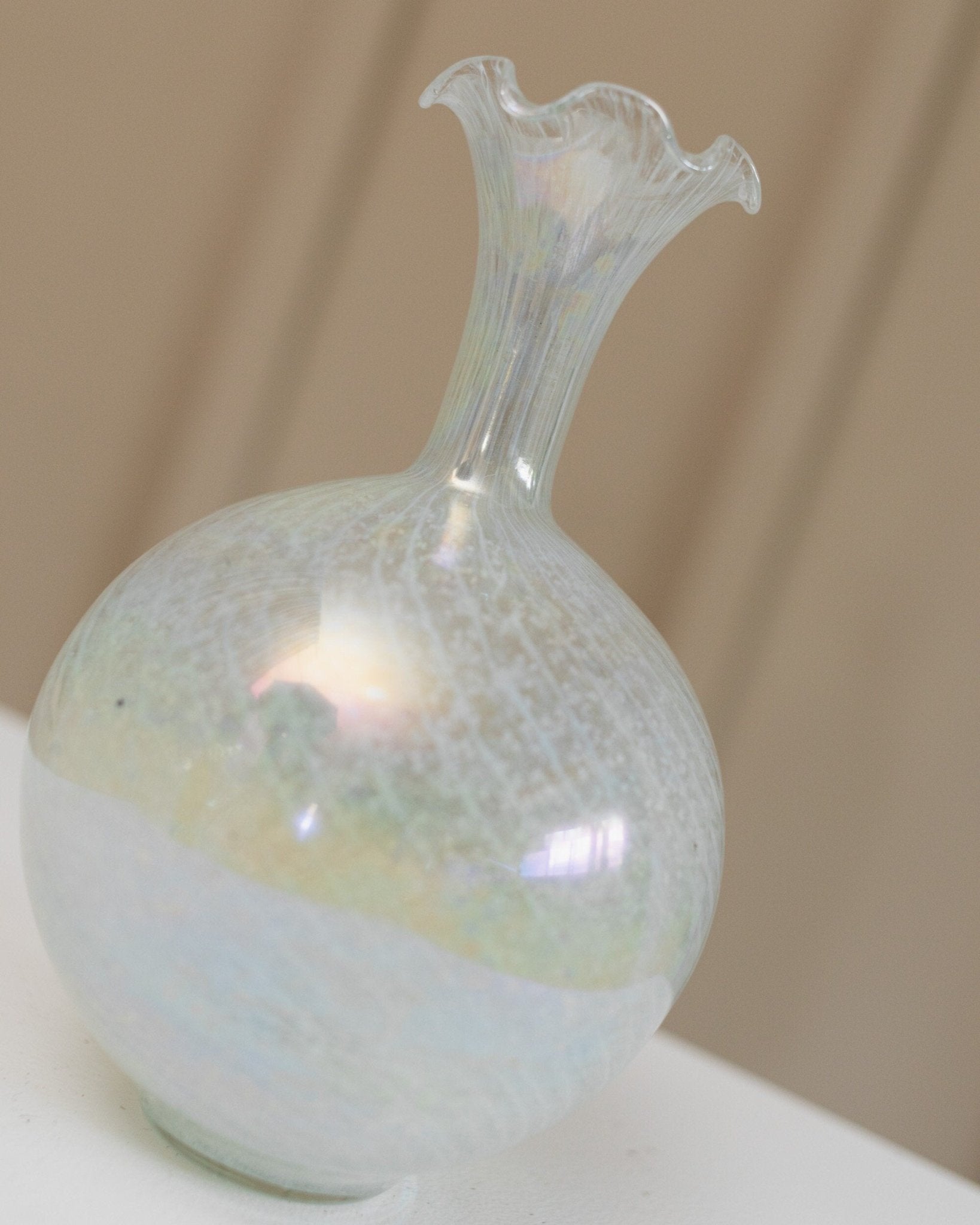 Iridescent Murano glass vase 1940s - Vintage Fenton ruffled vase with swirl - Italian glass art - Bottega Jacobs