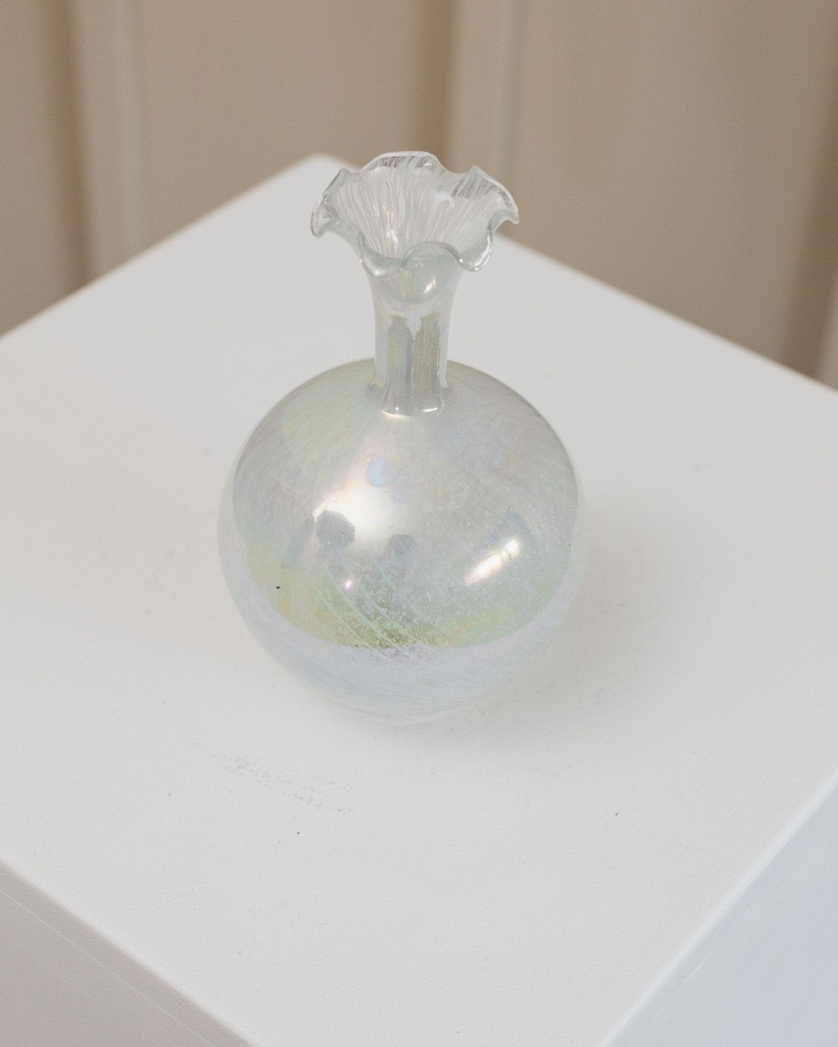 Iridescent Murano glass vase 1940s - Vintage Fenton ruffled vase with swirl - Italian glass art - Bottega Jacobs