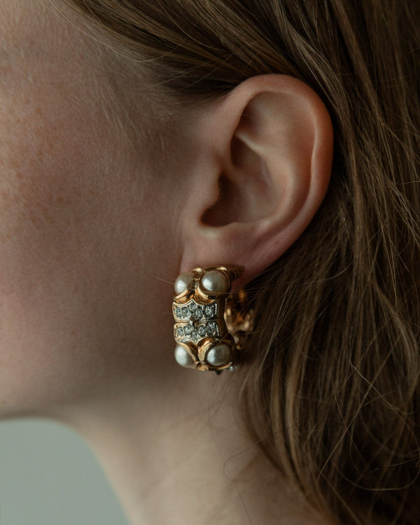 Large vintage gold - plated ear clips with pearls - sculptural, timeless design Italy 1970s - retro statement jewellery, elegant gift idea - Bottega Jacobs