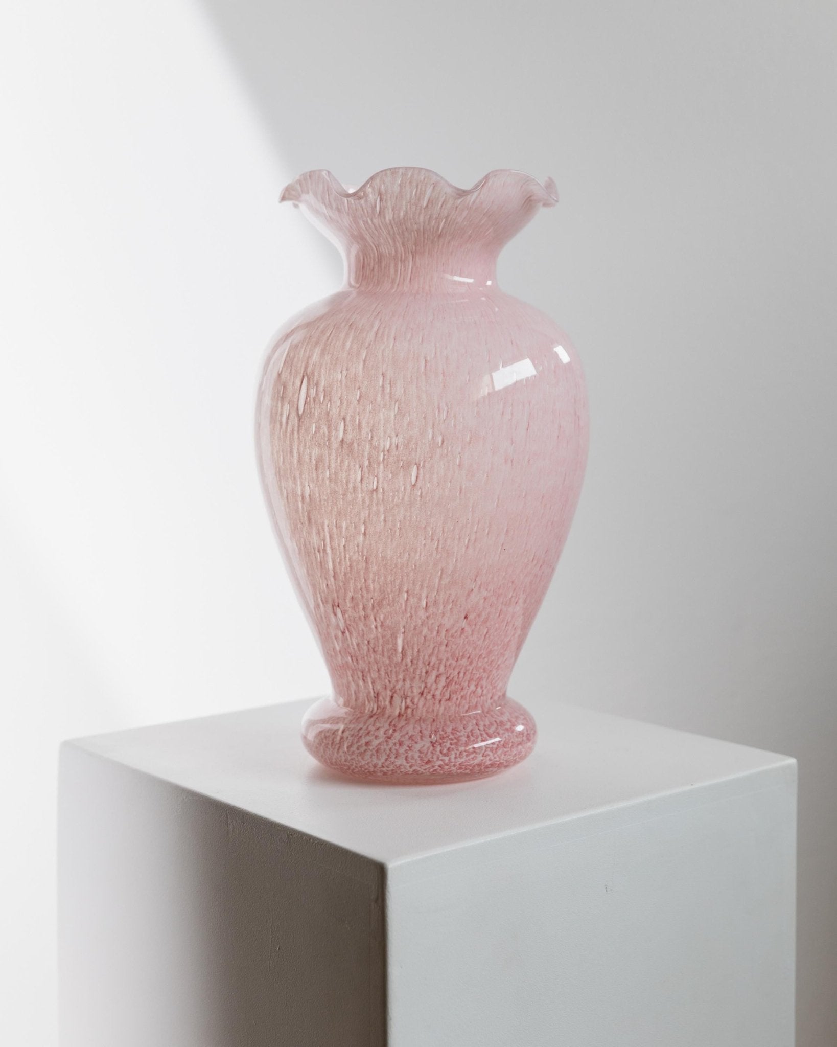 Large Vintage Murano Glass Vase - Pink Dotted Design with Wavy Rim - Mid Century Italy 1980s - Gift Idea Unique, Elegant Table Decoration_Bottega Jacobs