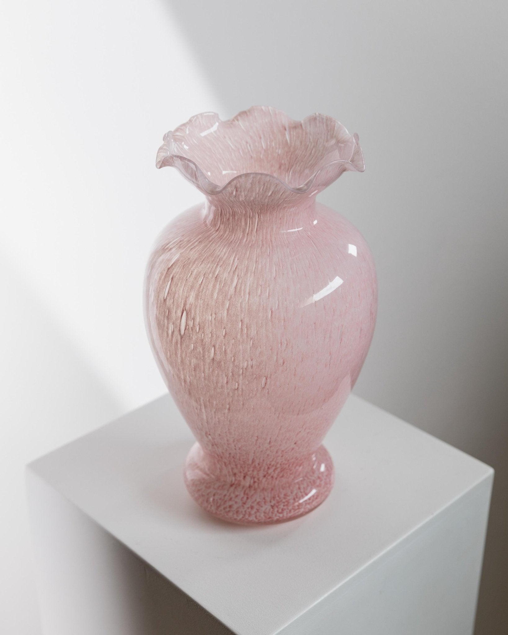 Large Vintage Murano Glass Vase - Pink Dotted Design with Wavy Rim - Mid Century Italy 1980s - Gift Idea Unique, Elegant Table Decoration_Bottega Jacobs