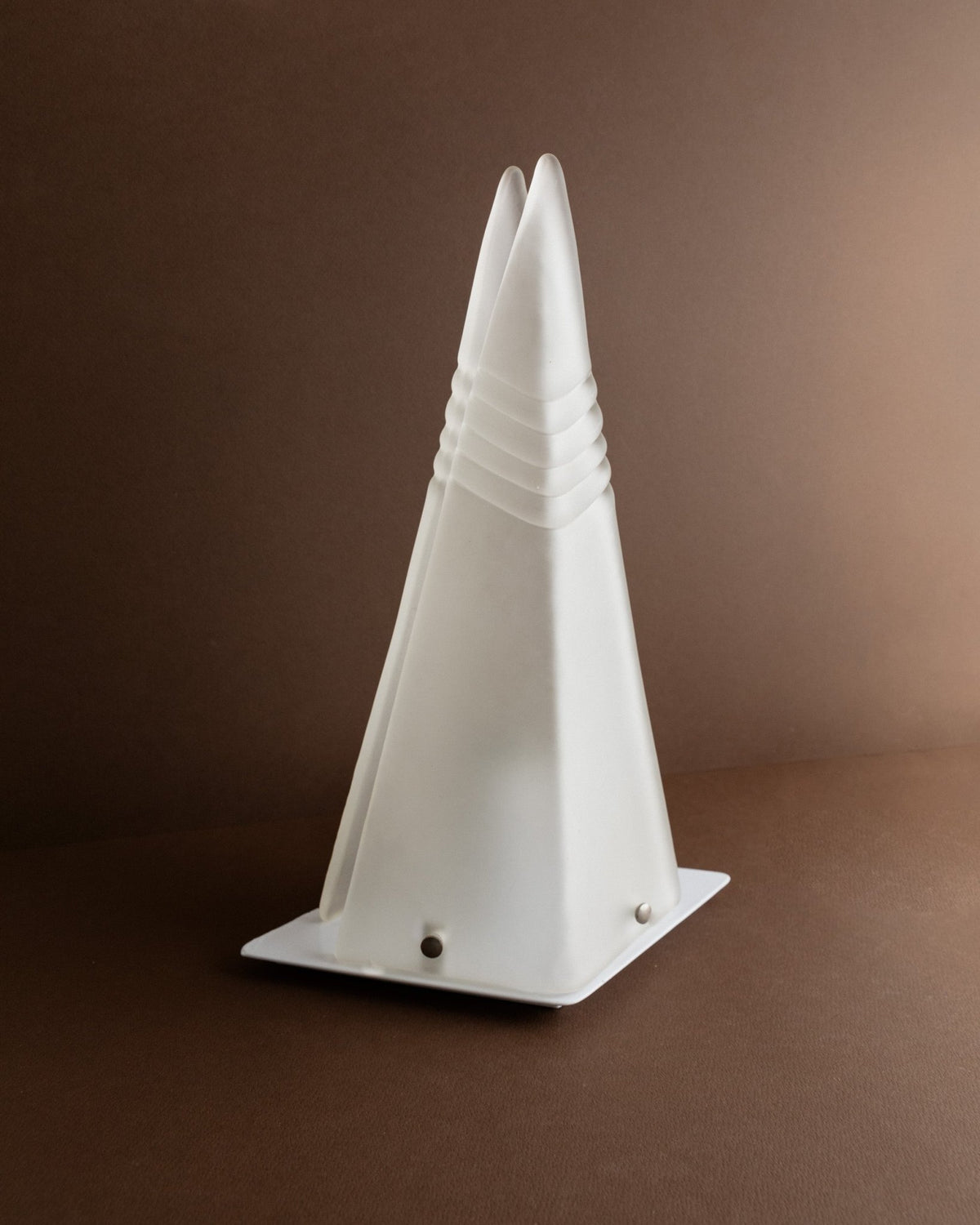 Murano pyramid table lamp in frosted glass - original Space Age Design - Made in Italy - 70s_Bottega Jacobs