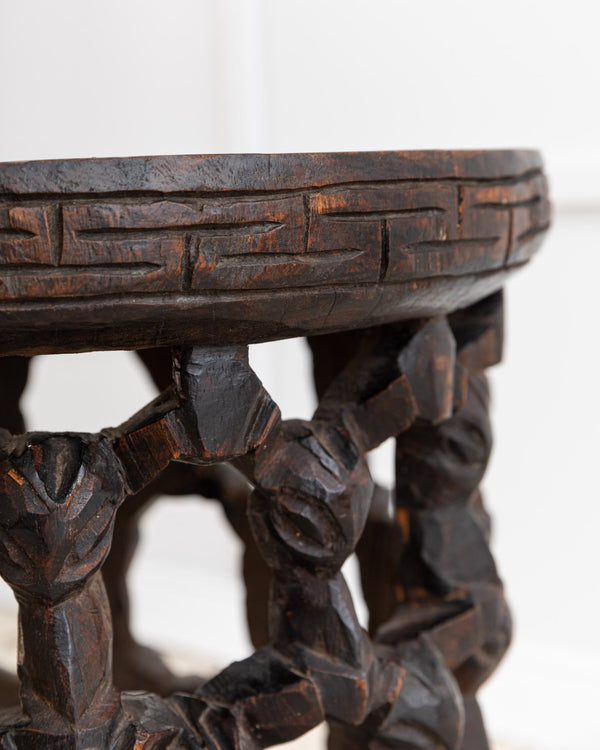 Old Bamileke stool - side table from Cameroon - African Art - 1950s - Bottega Jacobs