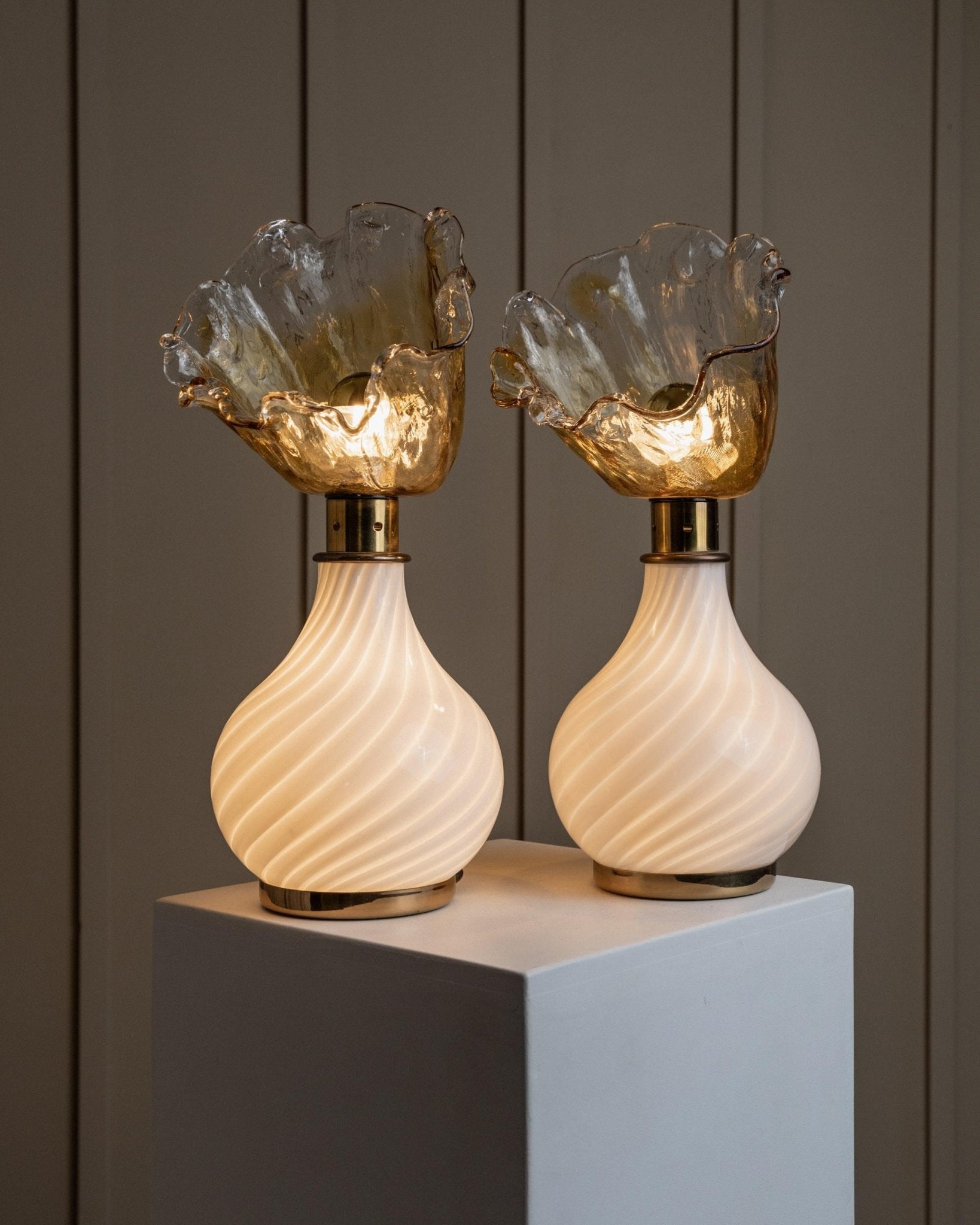 Pair of Vintage Murano Glass Table Lamps - Flower Form Shade display picture 1