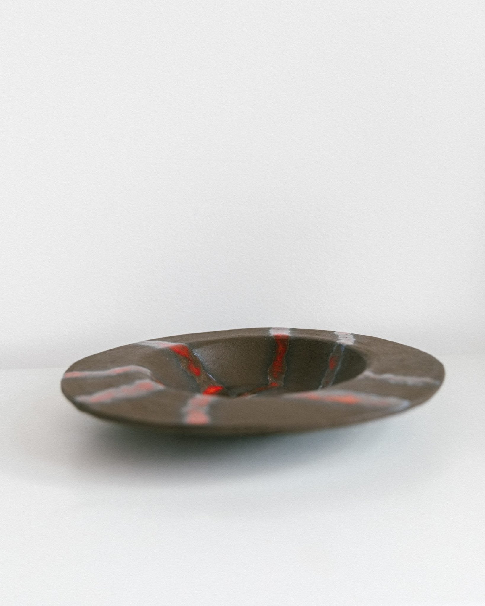 Red, signed and partially glazed studio ceramic fruit bowl in the 60s 70s Mid century design - Bottega Jacobs