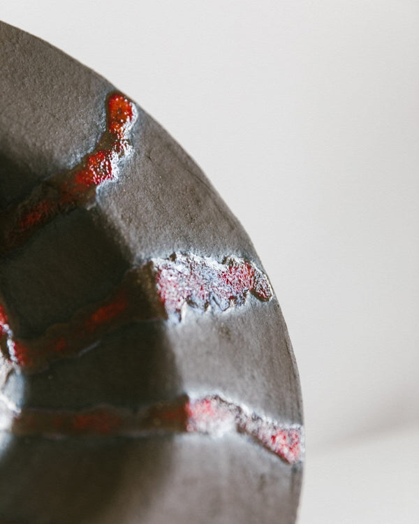 Red, signed and partially glazed studio ceramic fruit bowl in the 60s 70s Mid century design - Bottega Jacobs