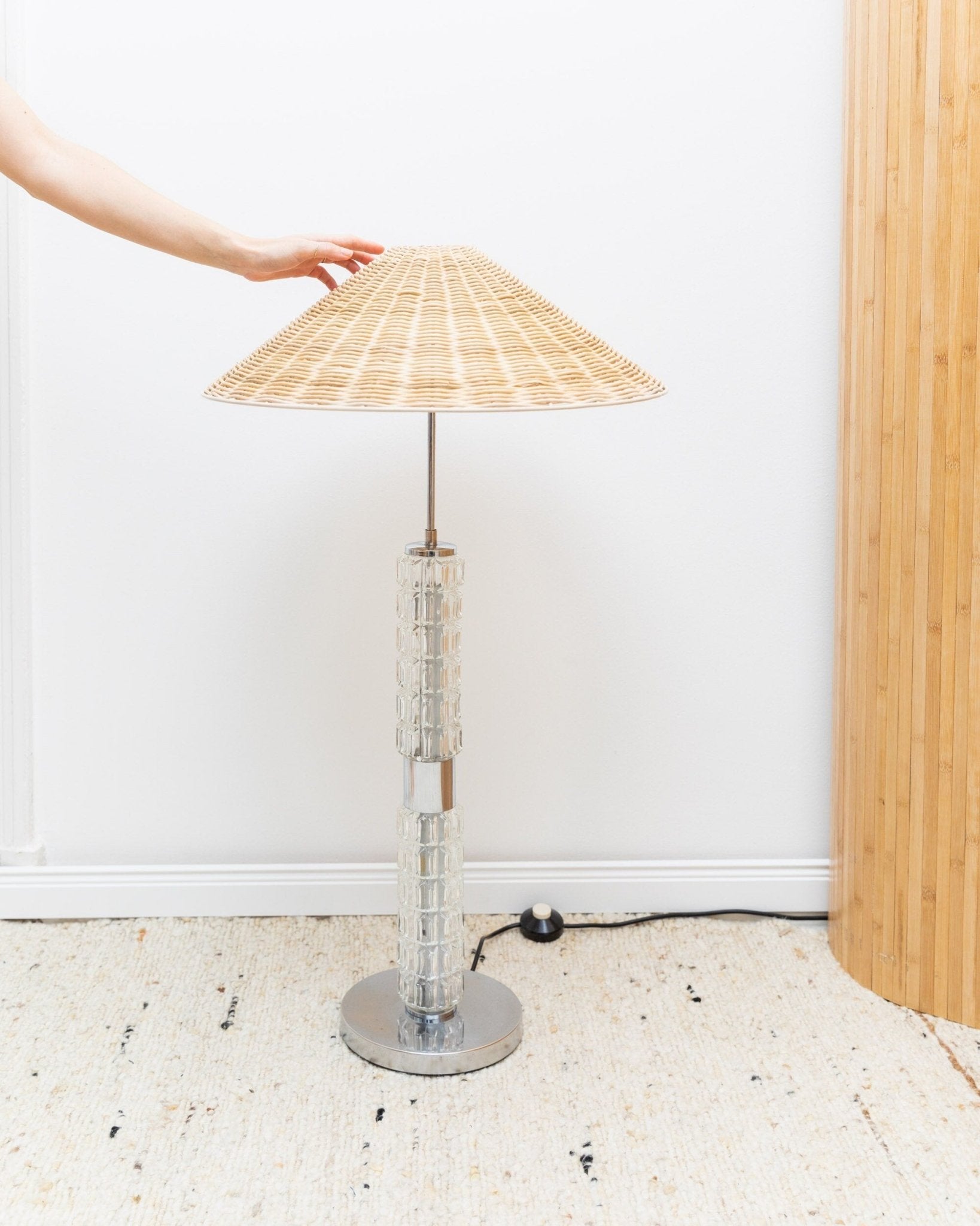 Richard Essig floor or table lamp with illuminated glass body - Mid Century 1960s - Bottega Jacobs