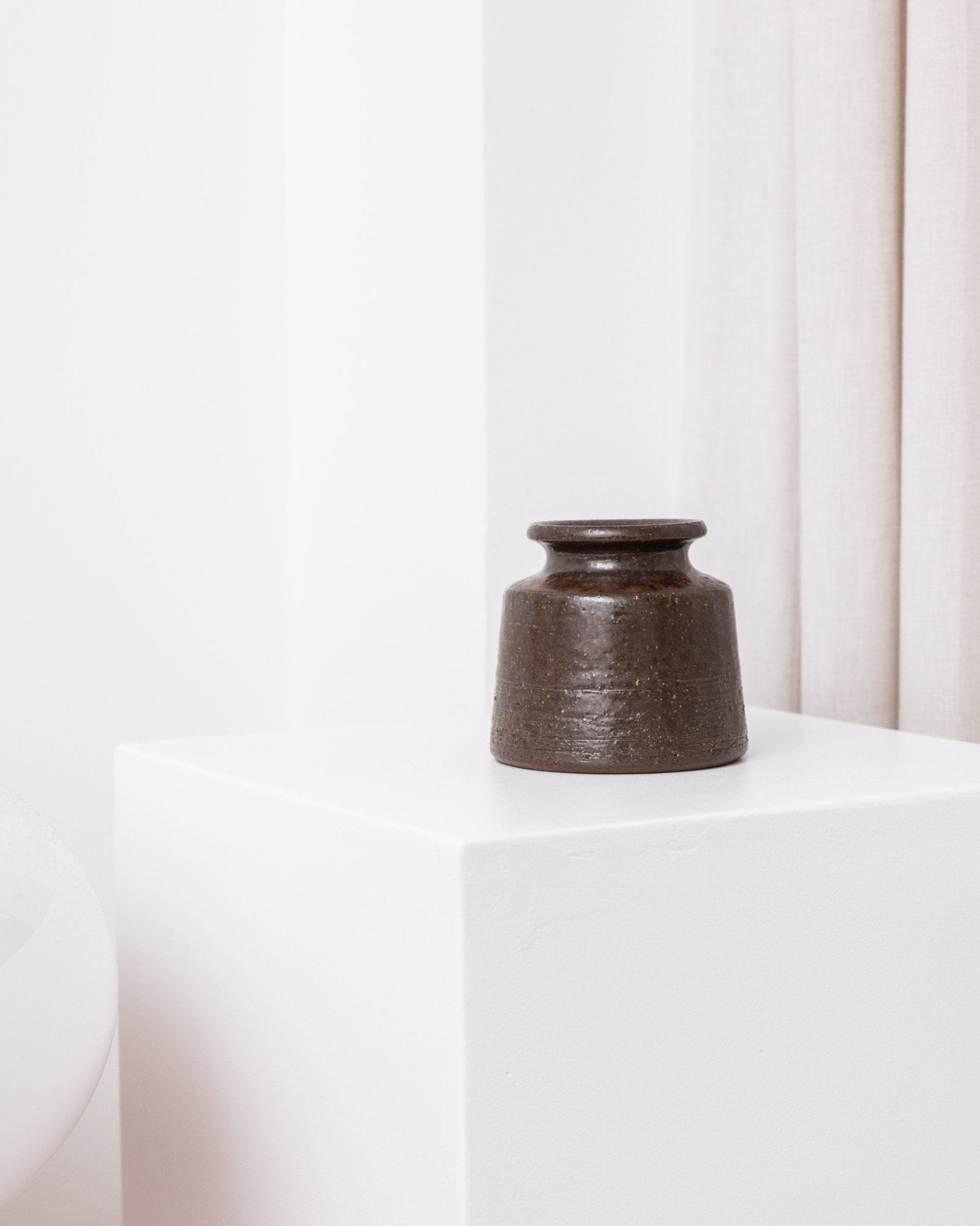 Rudi Stahl Studio ceramic vase - organic shape in dark brown - fireclay stoneware - Mid Century 1960s - Bottega Jacobs