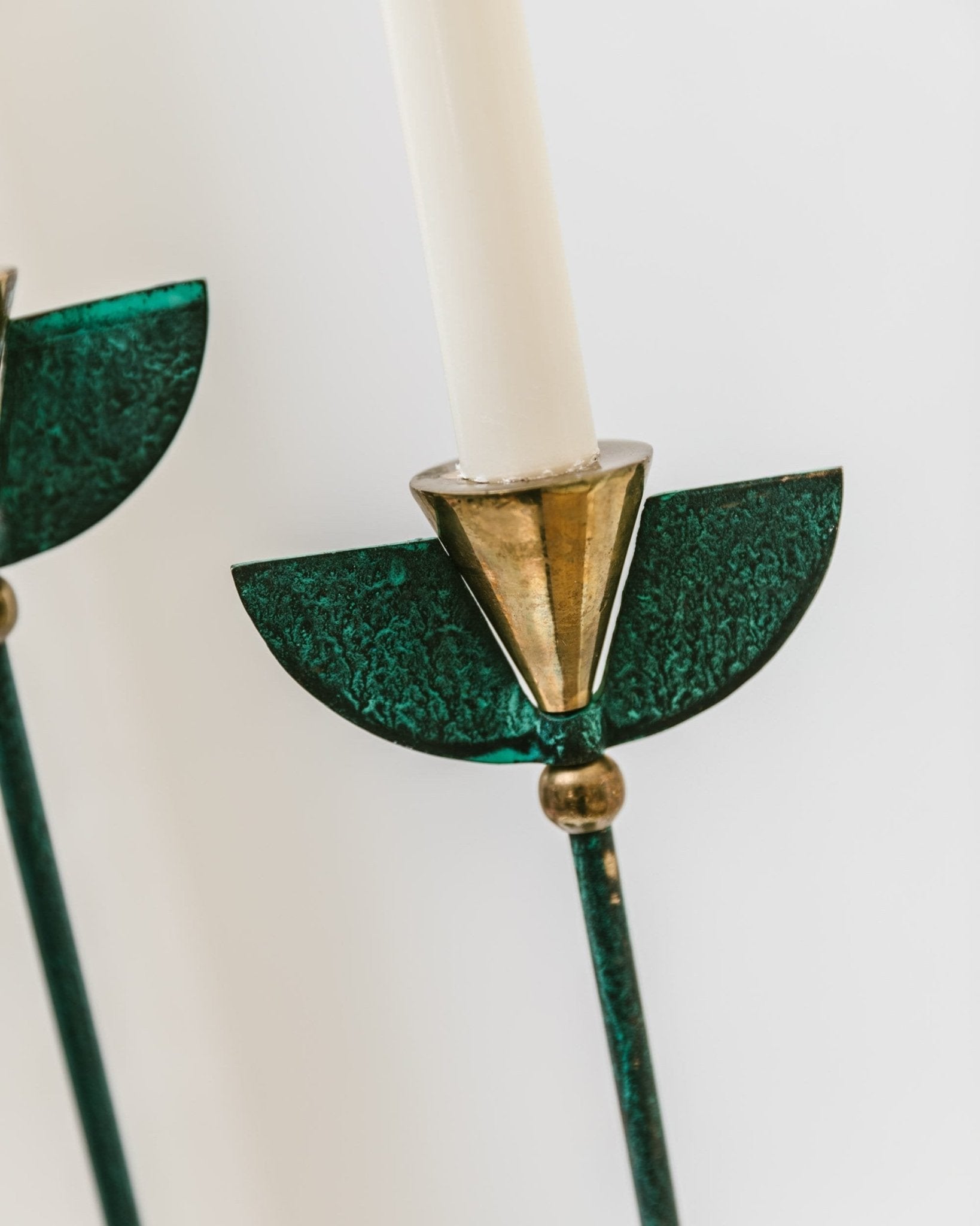 Set of 2 brass candle stands in the Hollywood Regency Style - 1980s - Bottega Jacobs