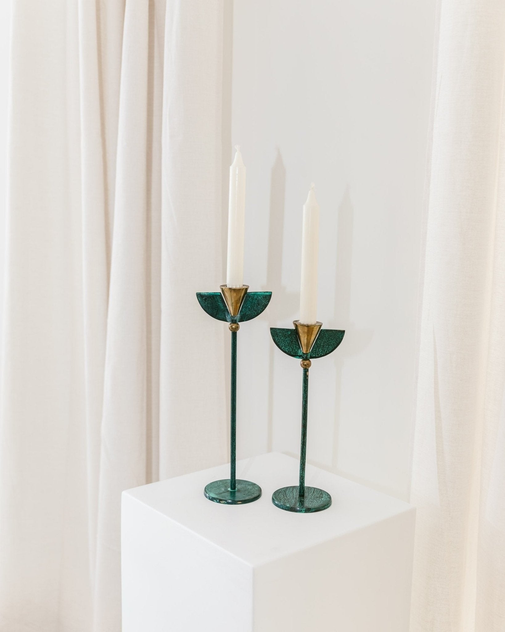 Set of 2 brass candle stands in the Hollywood Regency Style - 1980s - Bottega Jacobs
