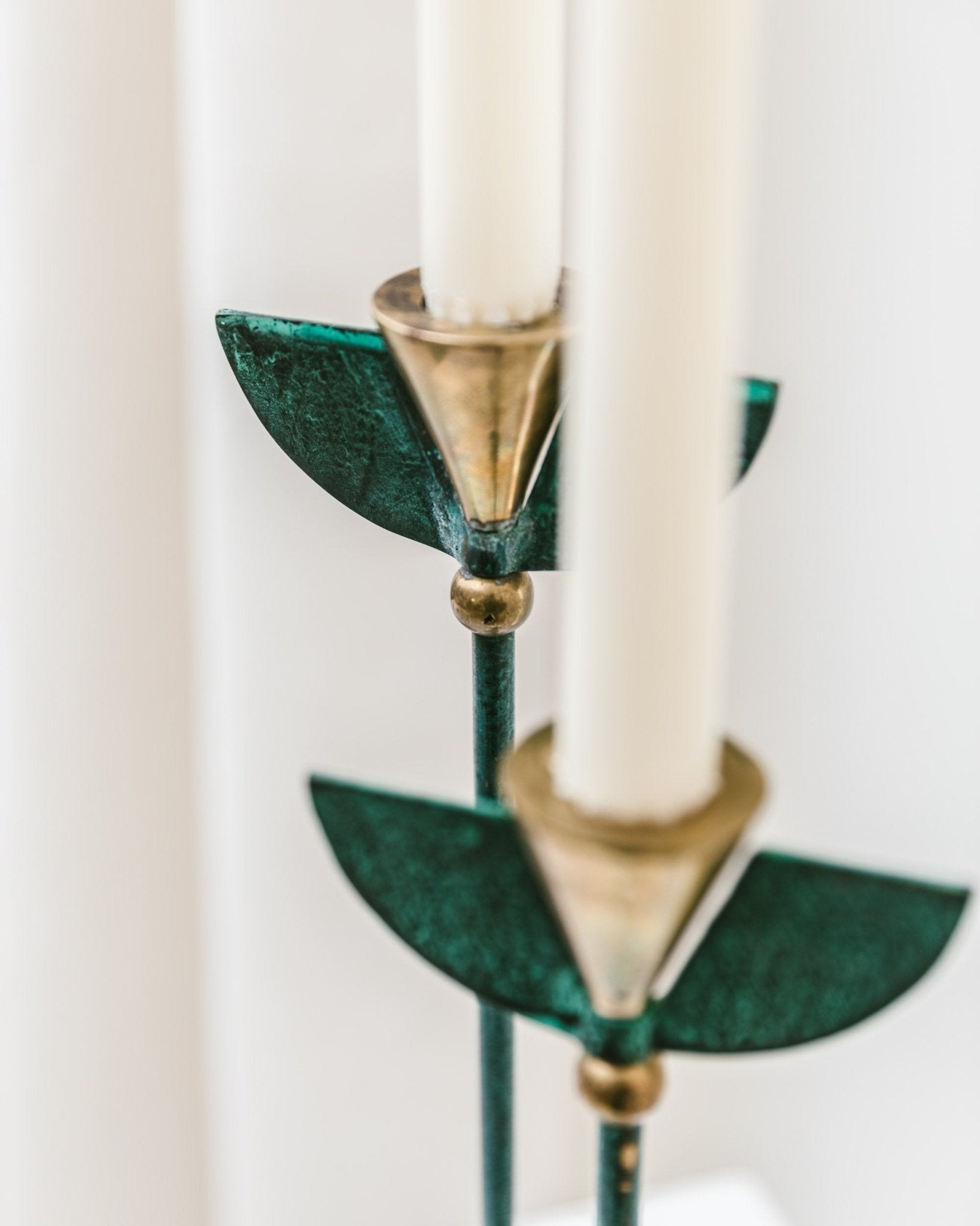 Set of 2 brass candle stands in the Hollywood Regency Style - 1980s - Bottega Jacobs