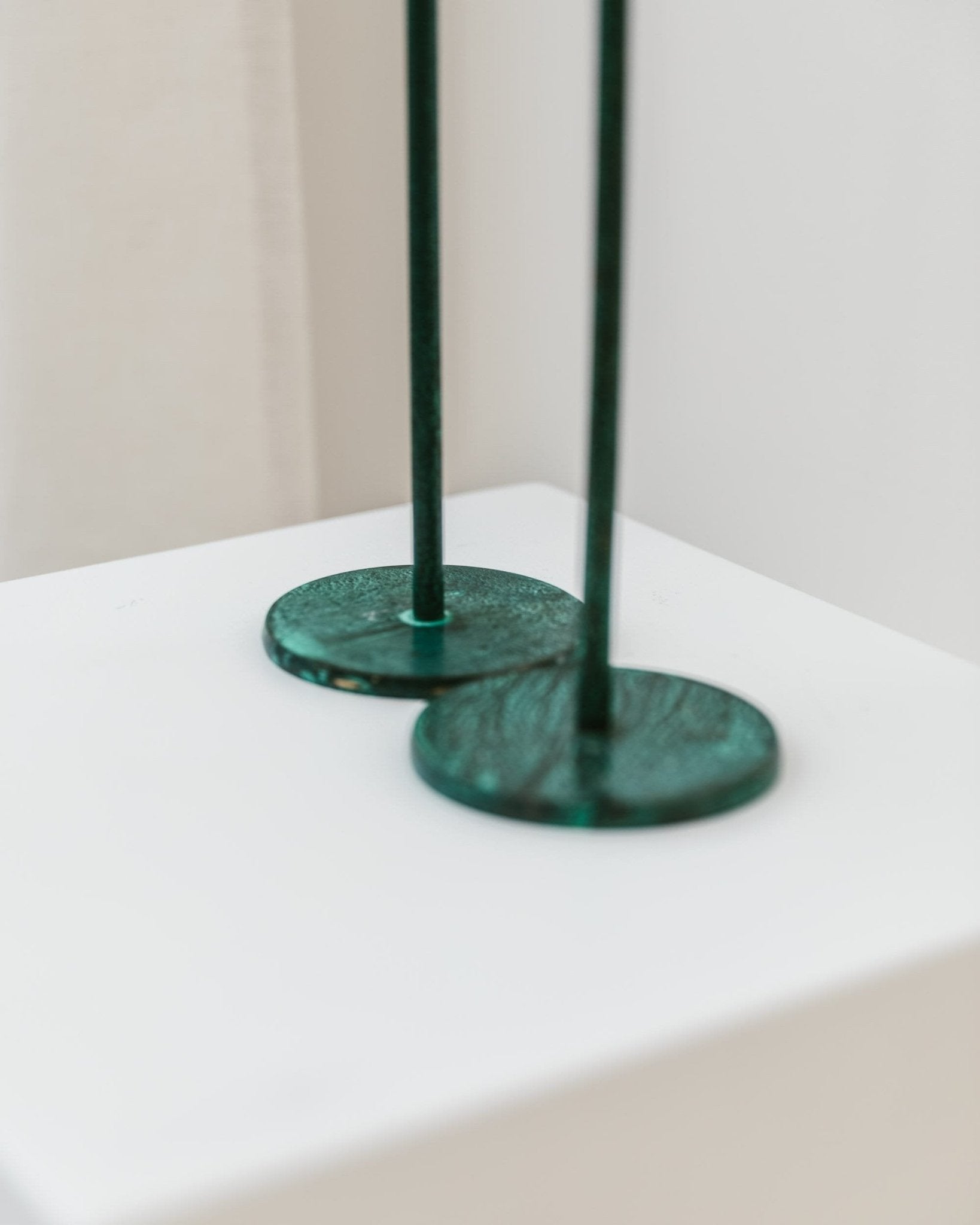 Set of 2 brass candle stands in the Hollywood Regency Style - 1980s - Bottega Jacobs