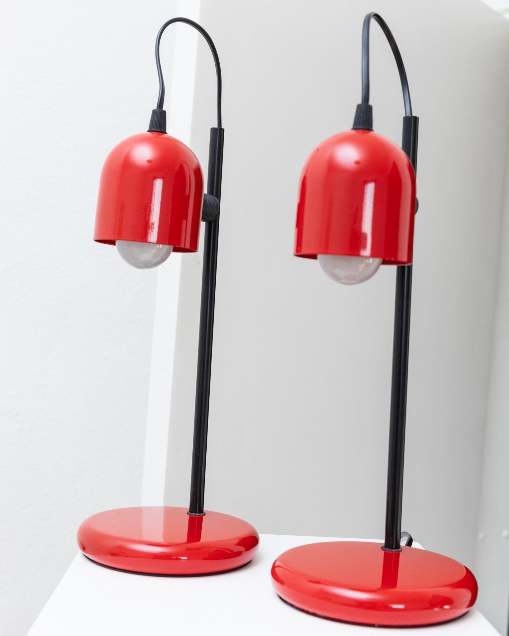 Set of 2 red vintage table lamps - Postmodern Memphis design - Italy 1980s - Bottega Jacobs